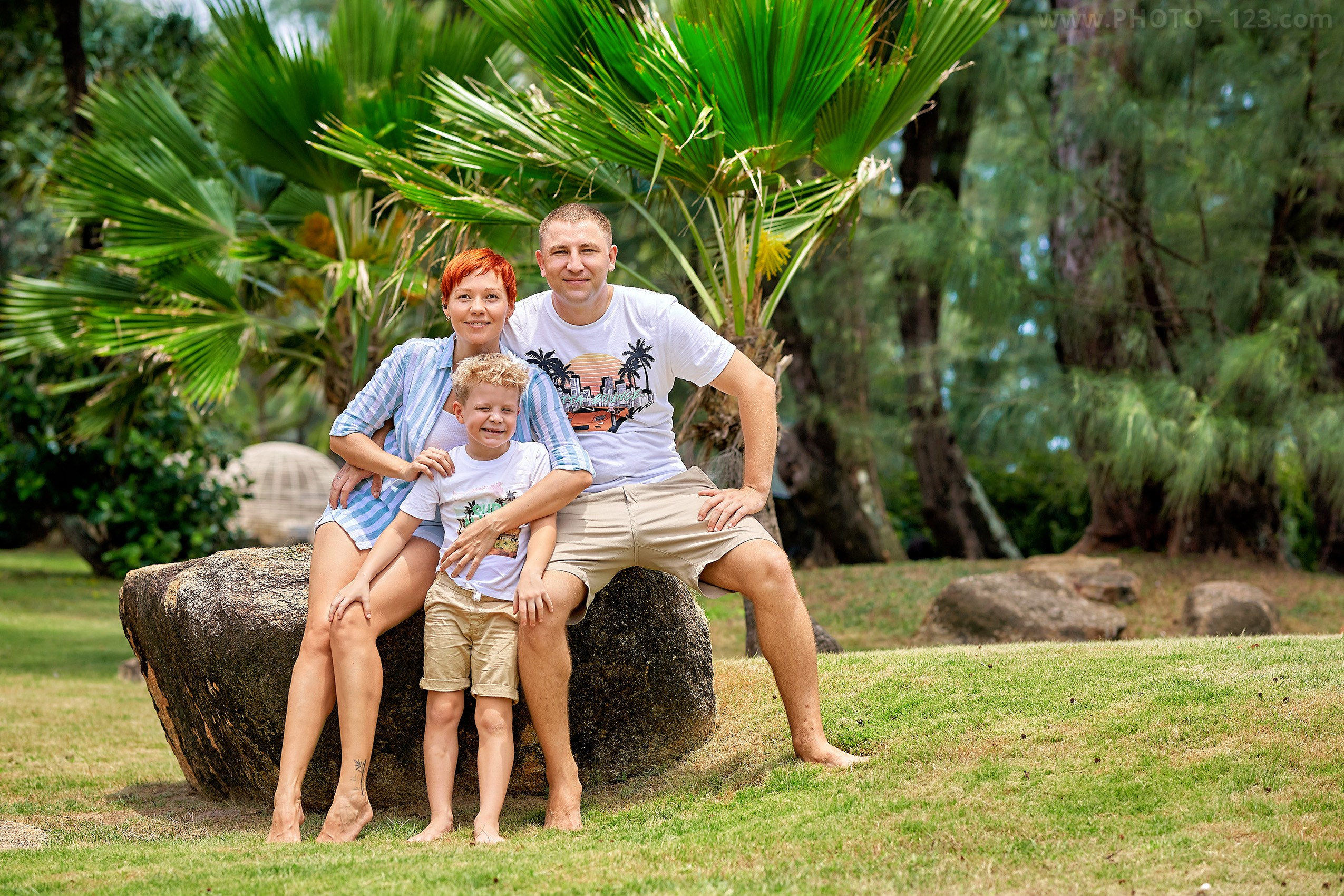 Family Photoshoot in Tropical Park & Beach. Фотограф в Нячанге: коммерческая и семейная съемка | photo-123.com