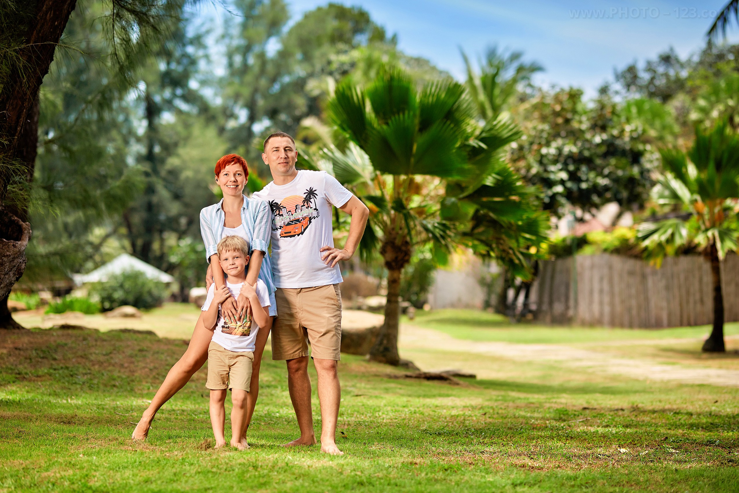 Family Photoshoot in Tropical Park & Beach. Фотограф в Нячанге: коммерческая и семейная съемка | photo-123.com