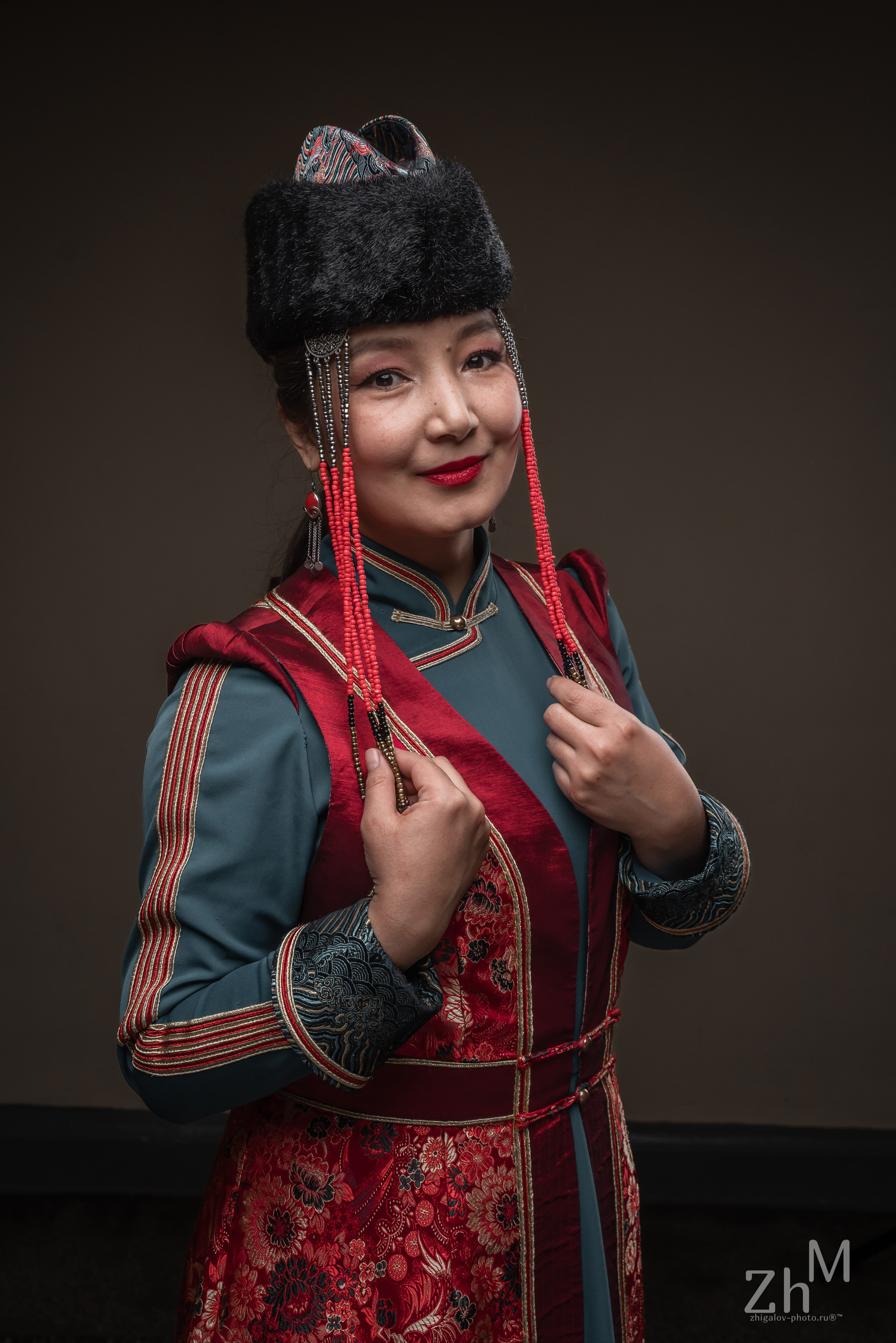 Съёмка в бурятских национальных костюмах. Семейный и свадебный фотограф в Иркутске Максим Жигалов