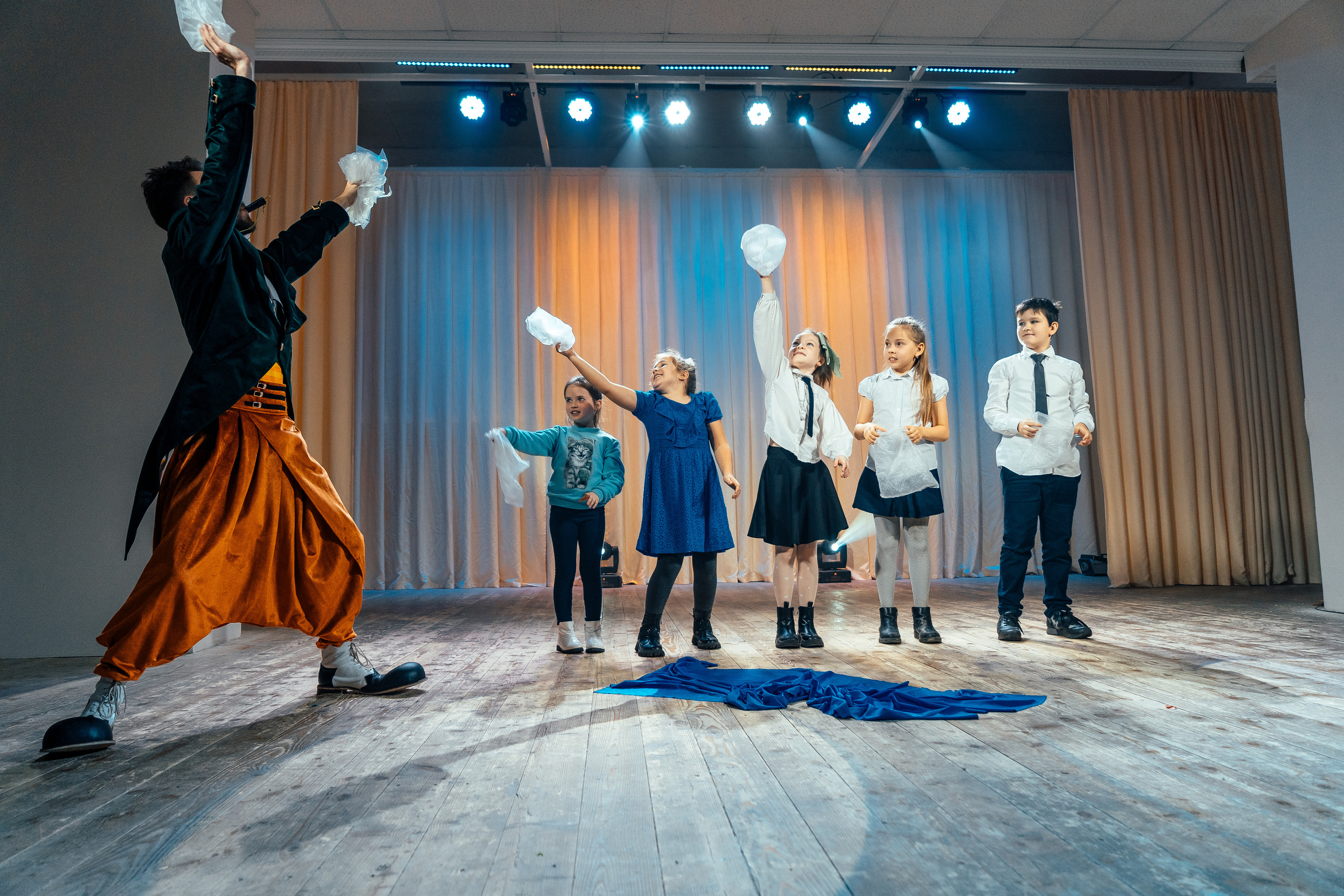 «С цирком — по Кубани». Новотитаровский Дом культуры