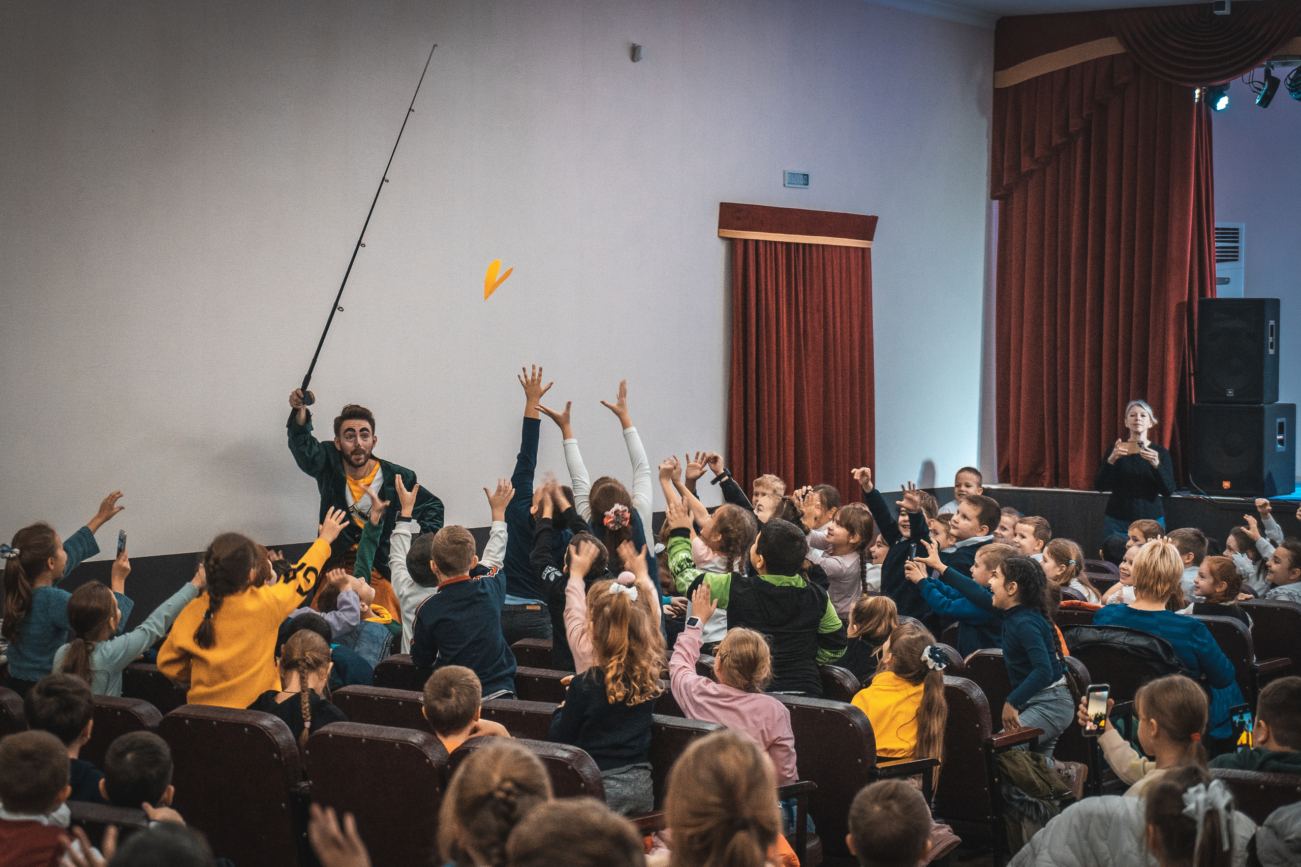 «С цирком — по Кубани». Новотитаровский Дом культуры