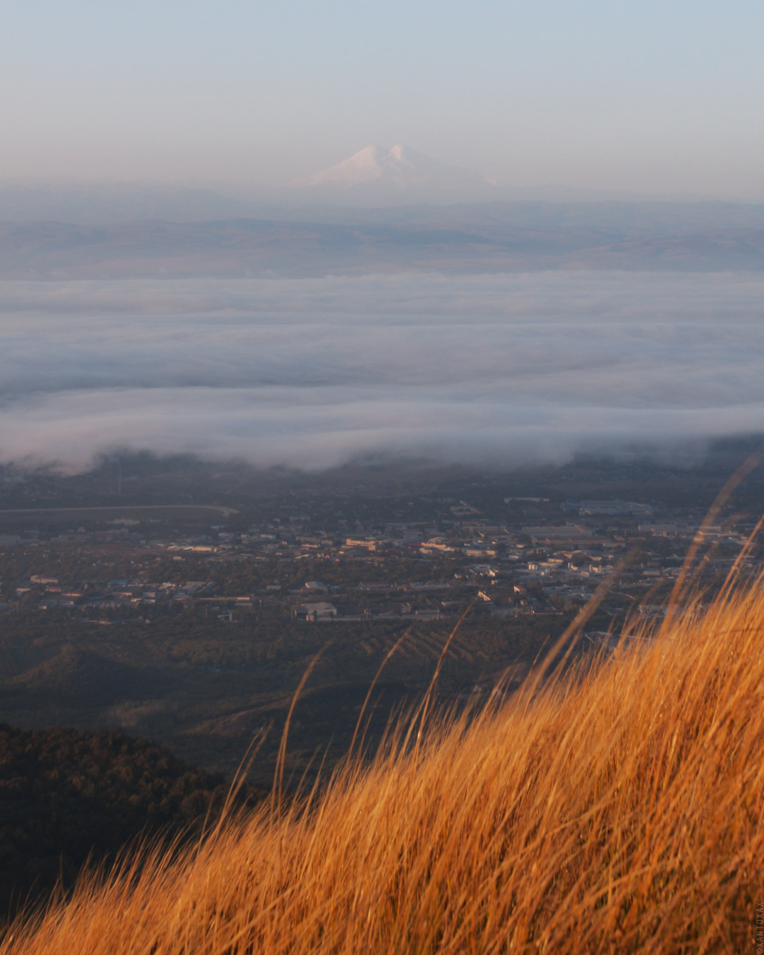 Вид с Бештау в сторону легендарного Эльбруса