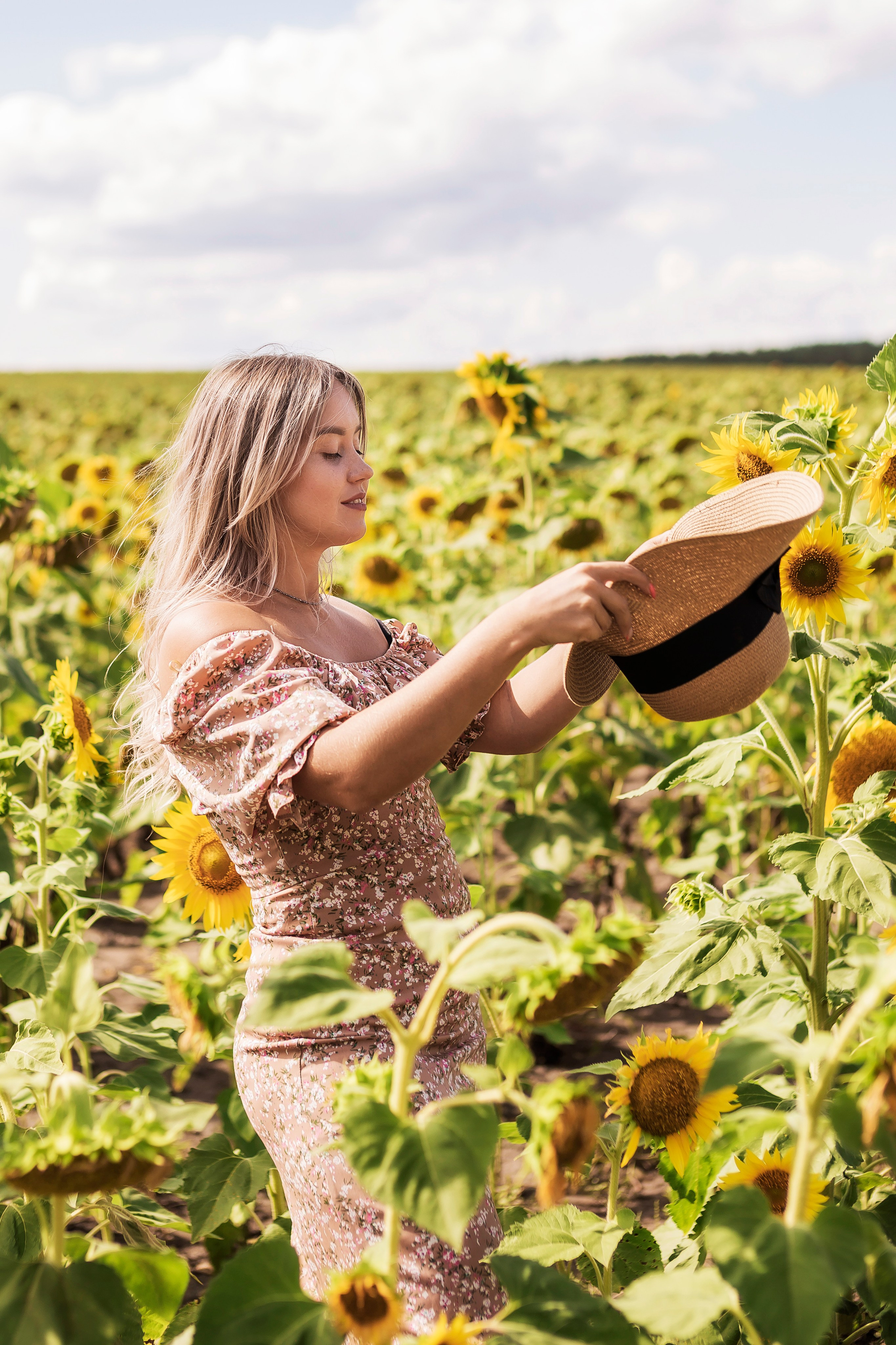 Фото в подсолнухах. Семейный фотограф в Саратове