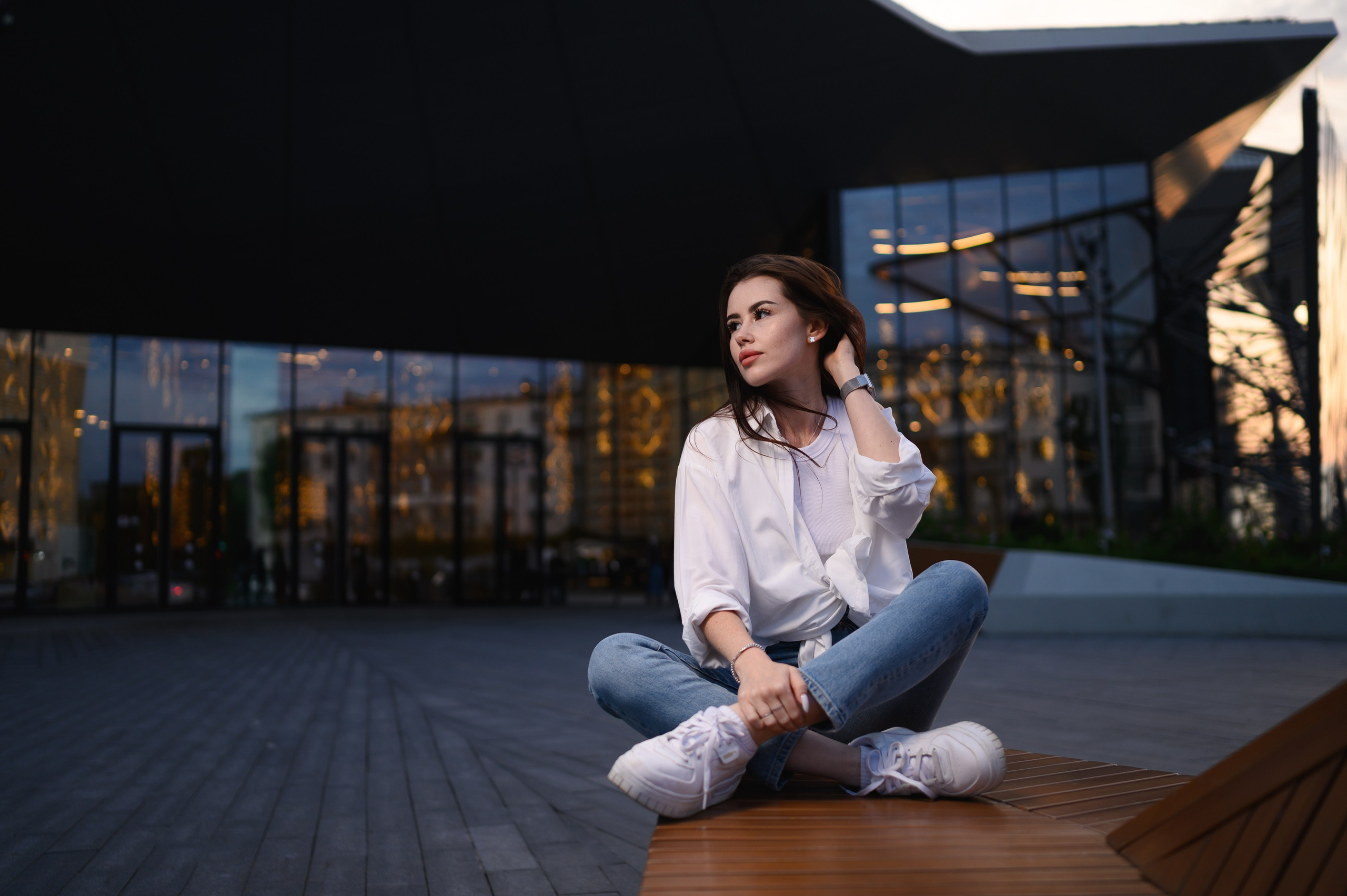 Архитектурный фон и портретная съемка у Театра Камала — идеальная локация для городских портретов