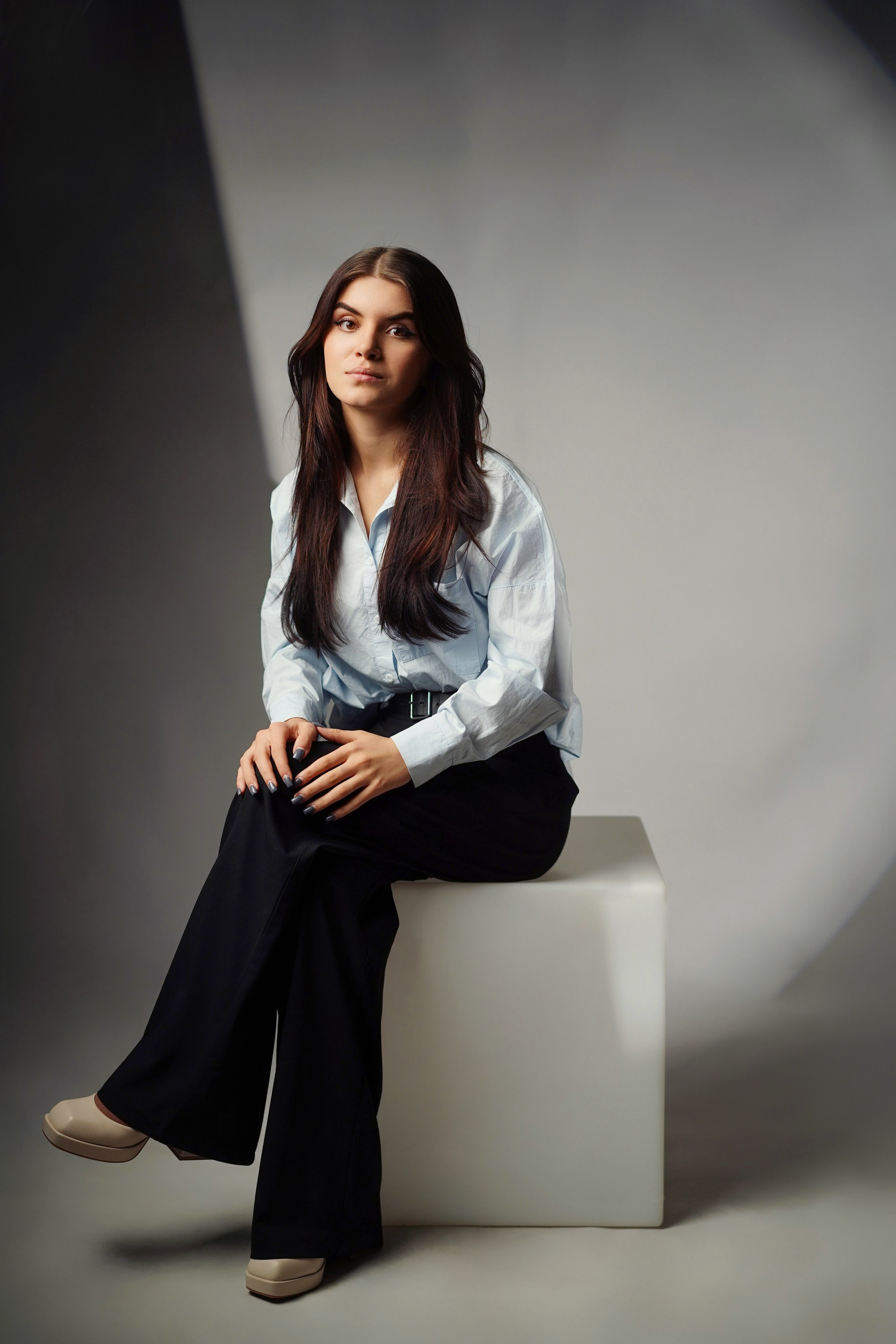 Стиль портрета в студии. GOTRA — выпускные альбомы в Тюмени