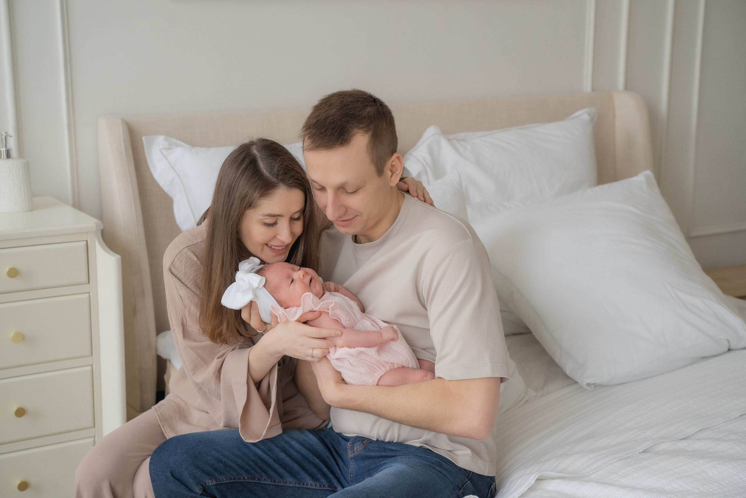 Лайфстайл фотосессия новорожденной в студии