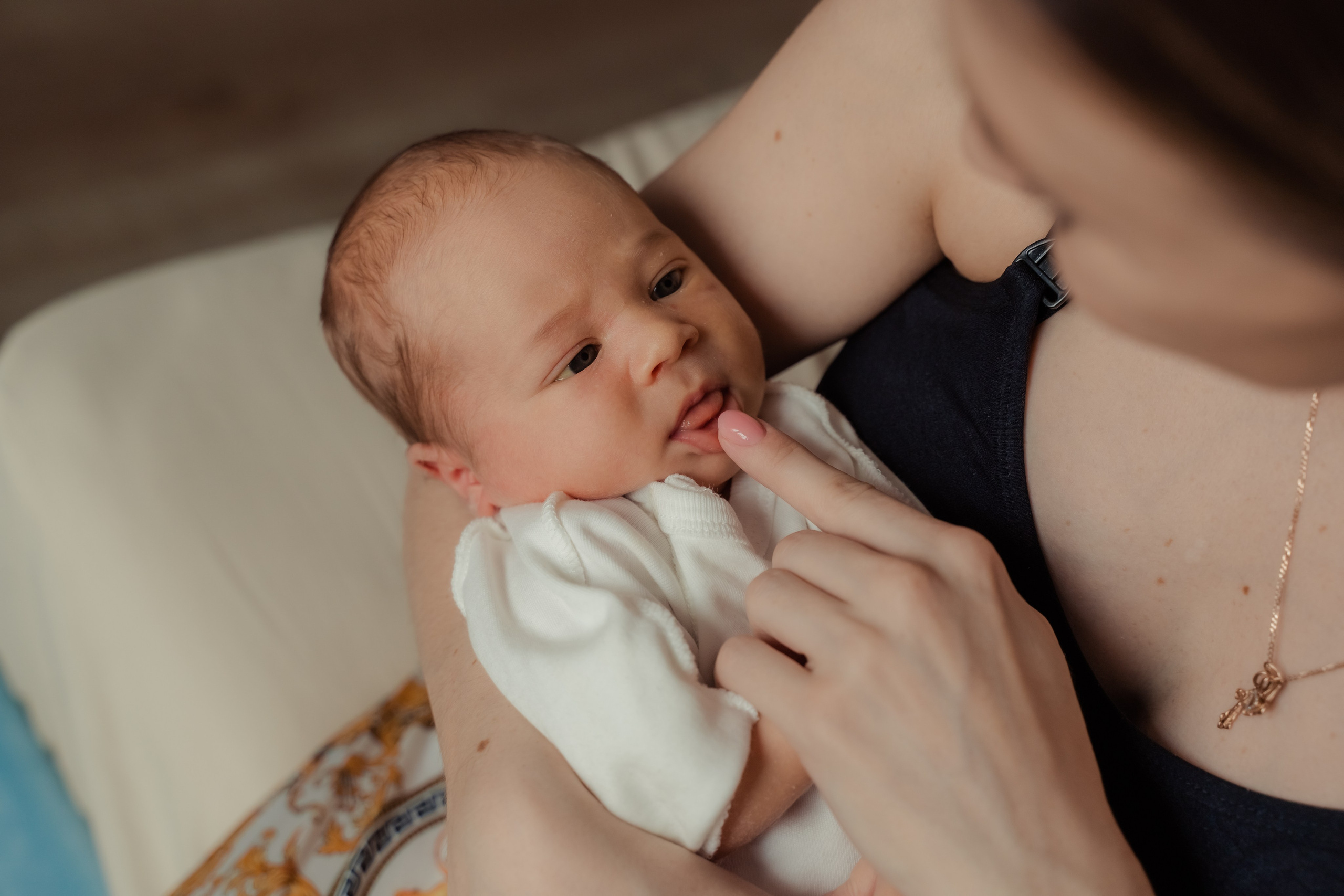 Фотосъемка новорожденного в минималистичном стиле