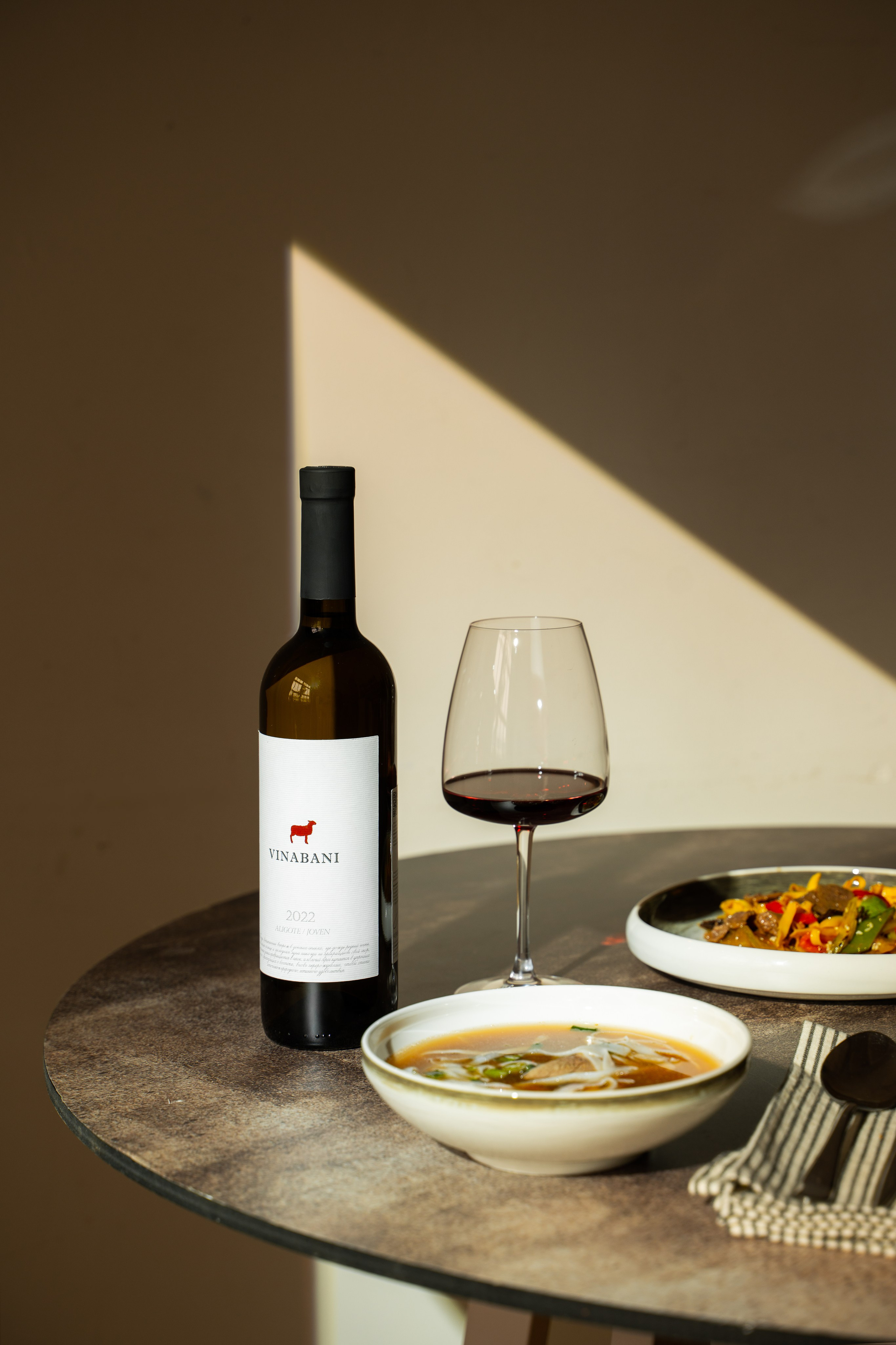 Вкусный обед в солнечную погоду