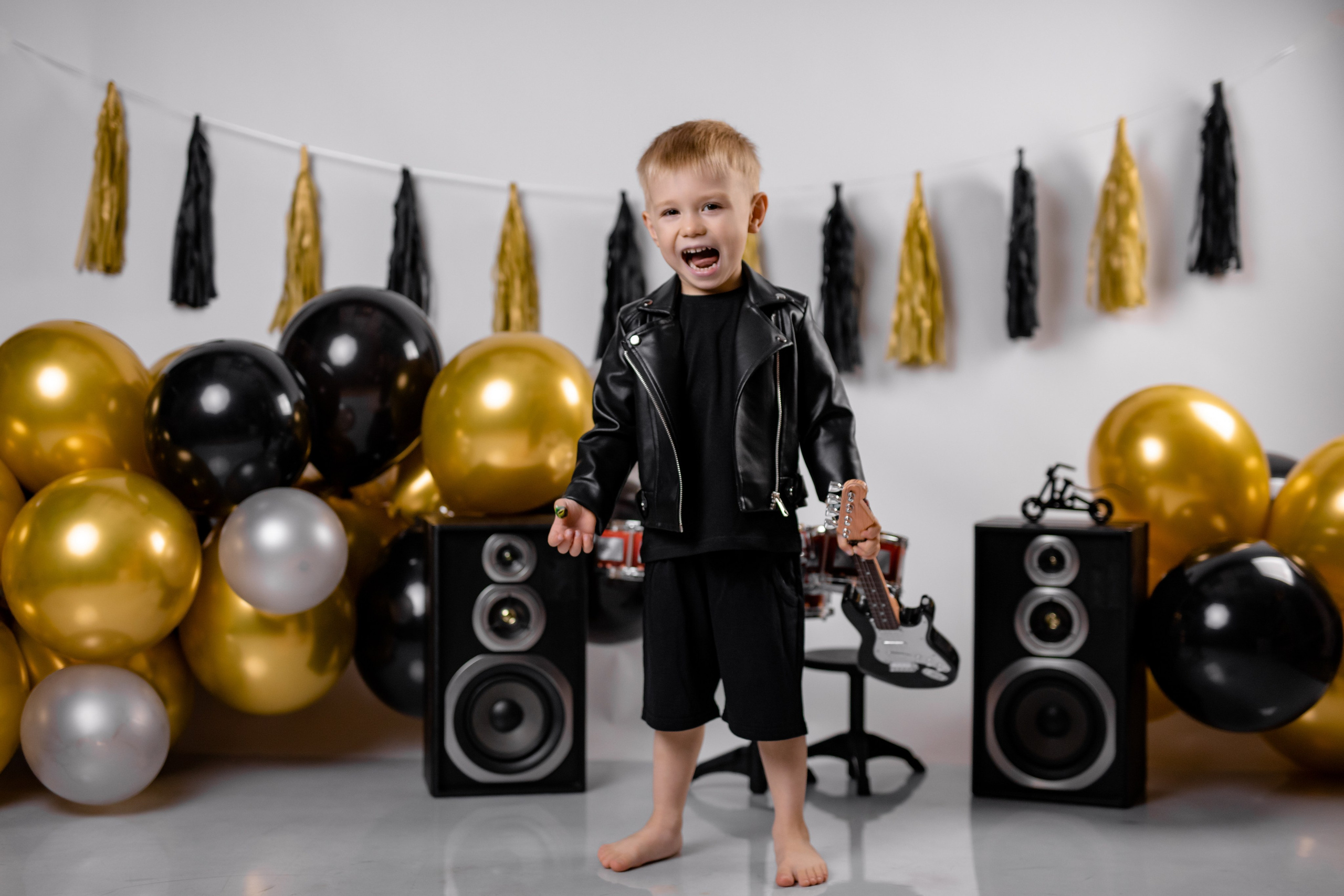 Стилизованная фотосессия в студии на день рождения ребёнка