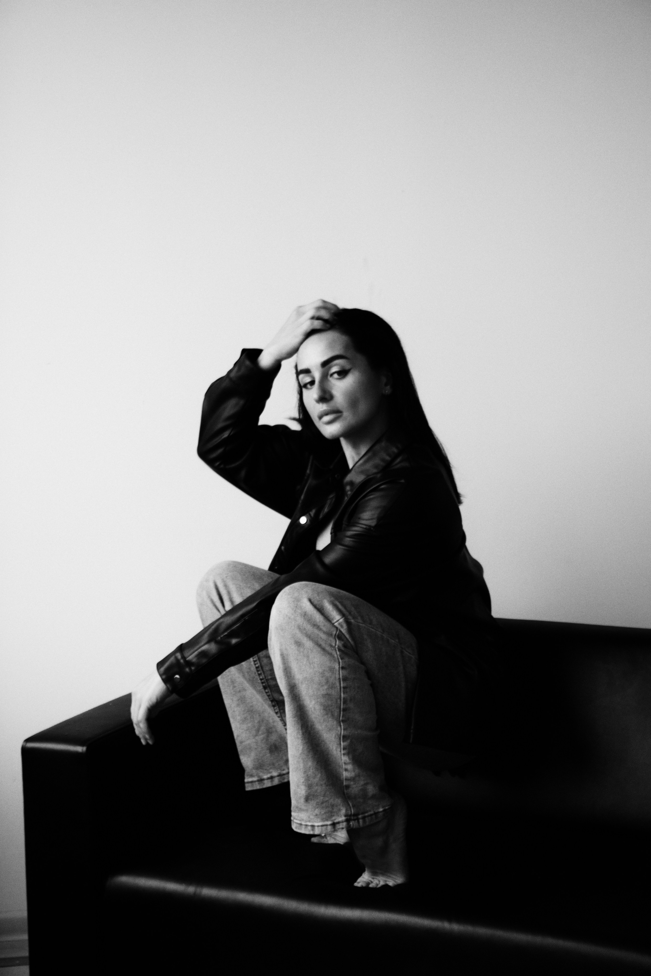 Виктория. Минималистичная фотосессия в студии. Портретный фотограф в Иванове Ольга Гуральник