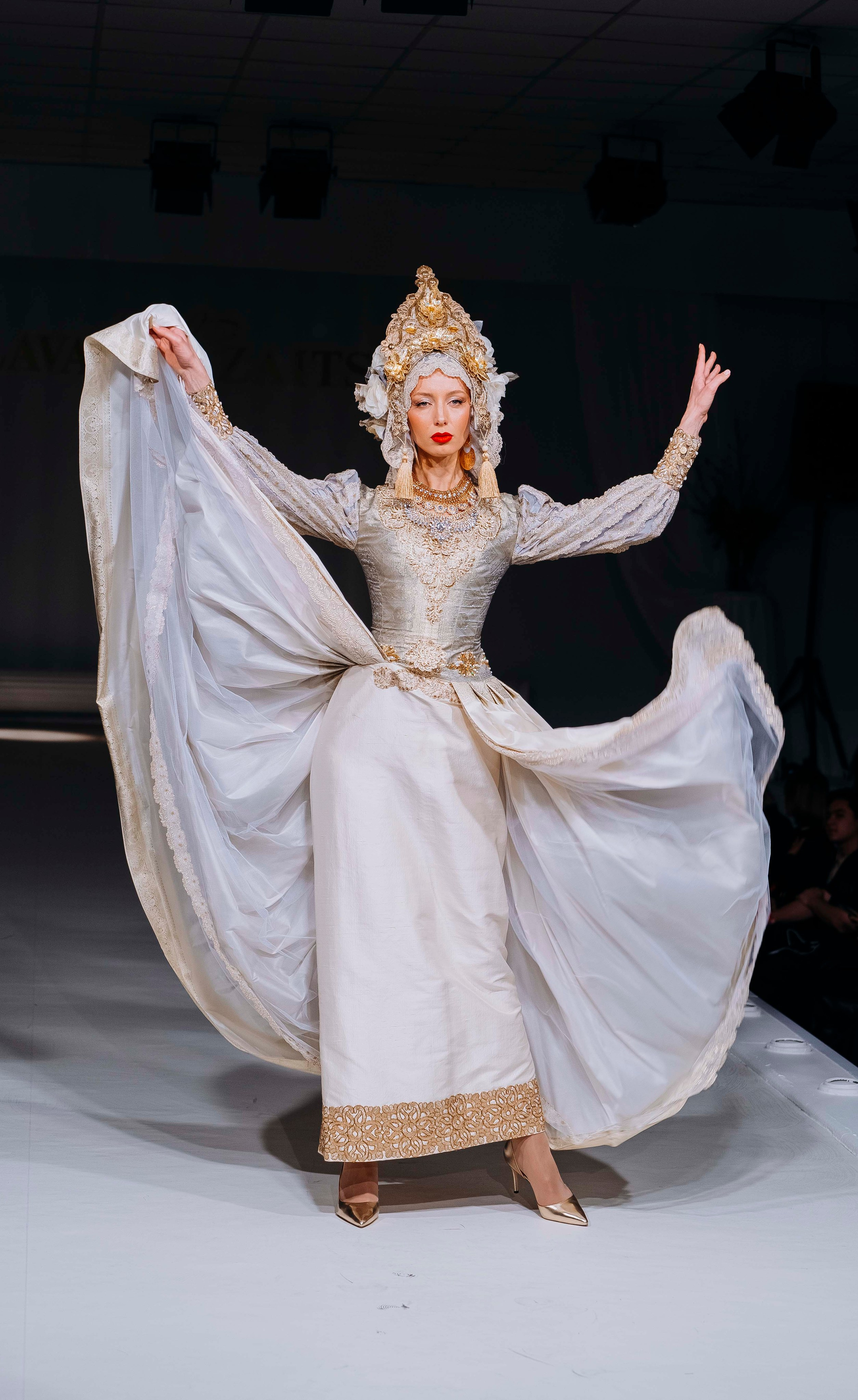 «Краски жизни» Московский Дом Моды Вячеслава Зайцева. Профессиональный портретный фотограф в Москве Владимир Глаголев