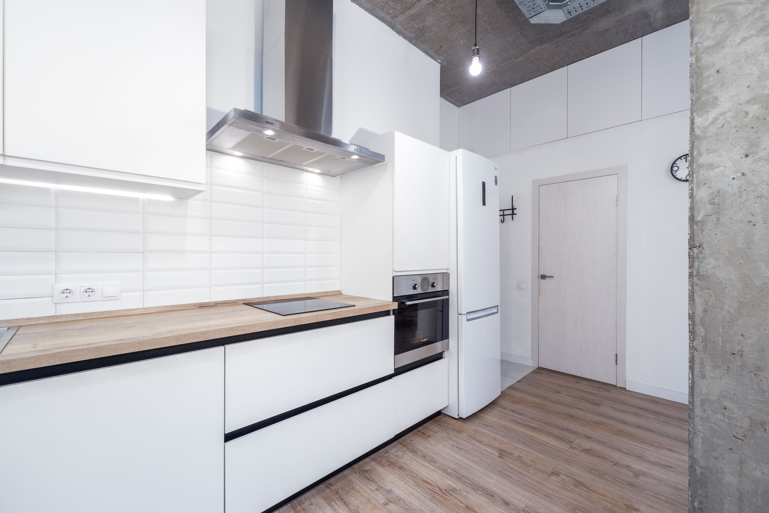 Зона приготовления пищи на кухне в пентхаусе