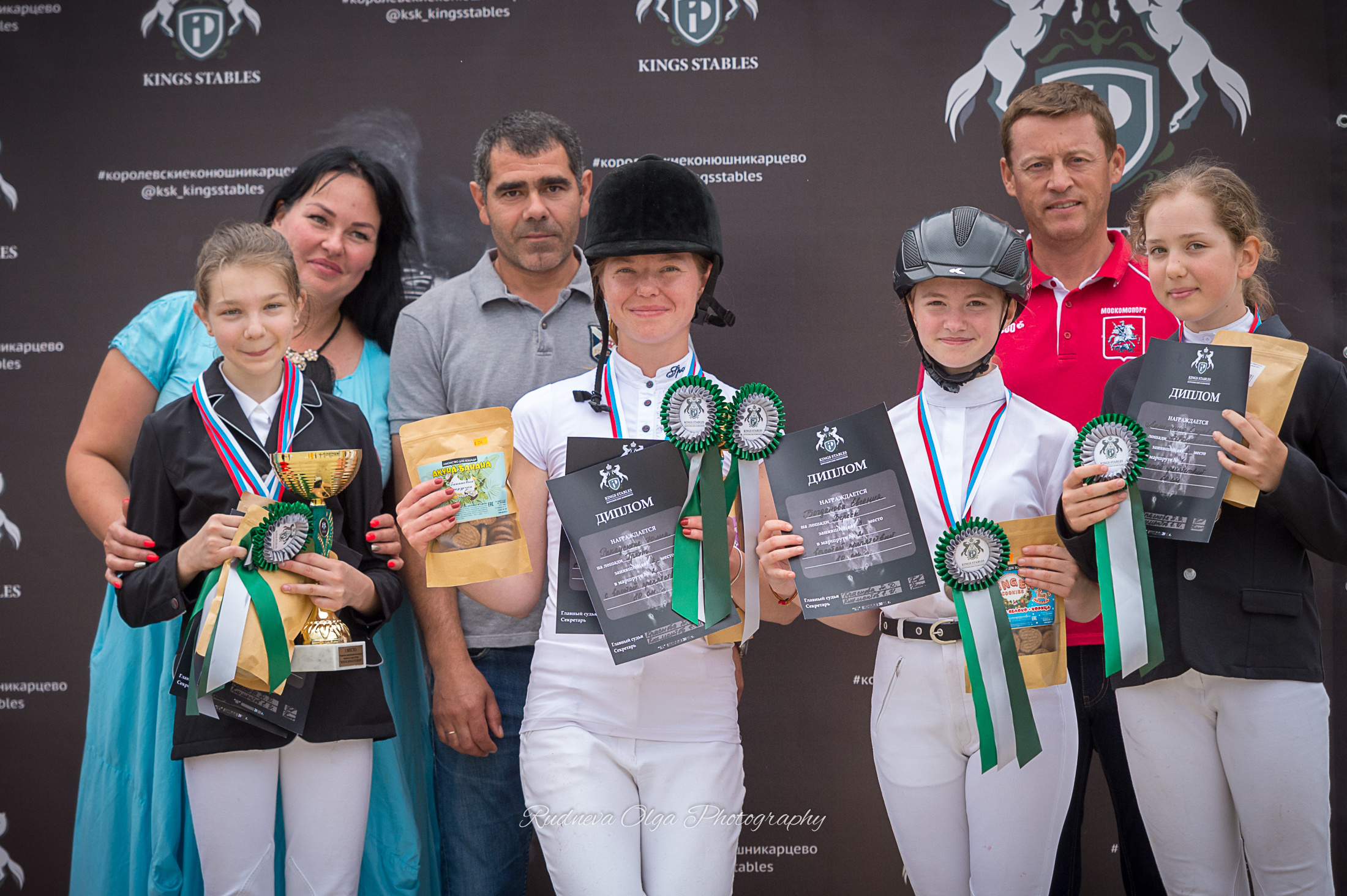 Награждение победителей маршрутов №1 и 2 (60 и 80 см) - ЛЕМЕЩЕНКО Елизавета, ЖУКОВА Екатерина и РАКАУСКЕНЕ Юлия