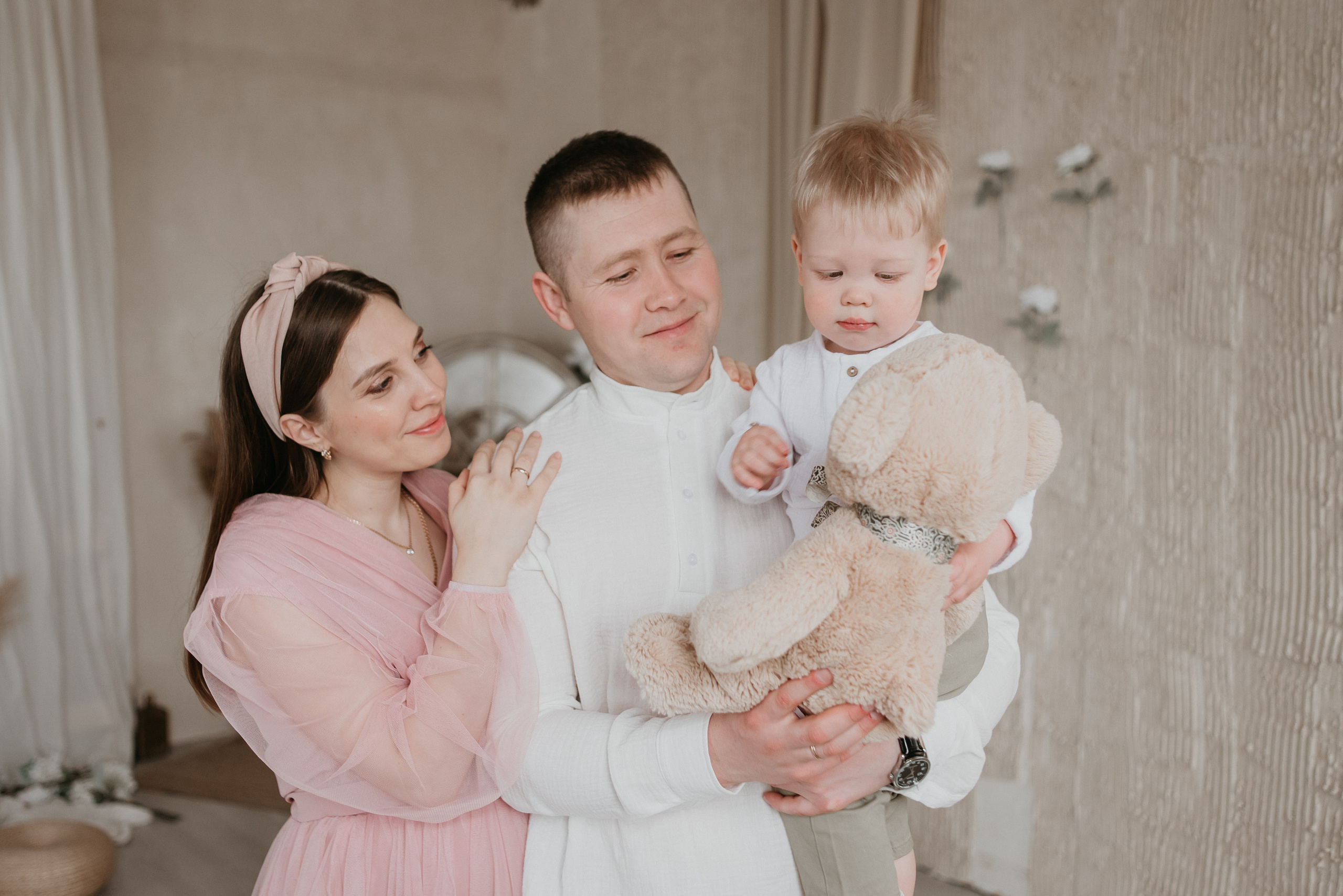 Анастасия, Роман и Кирюша (1). Главная