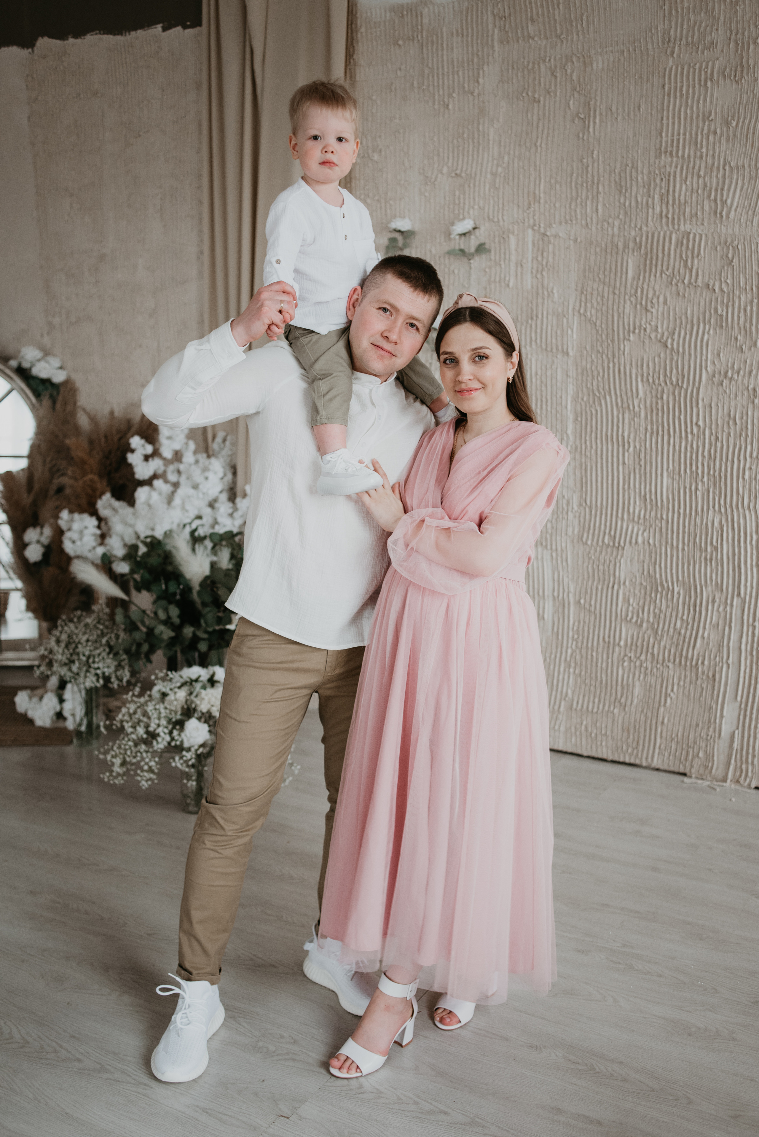 Анастасия, Роман и Кирюша (1). Главная