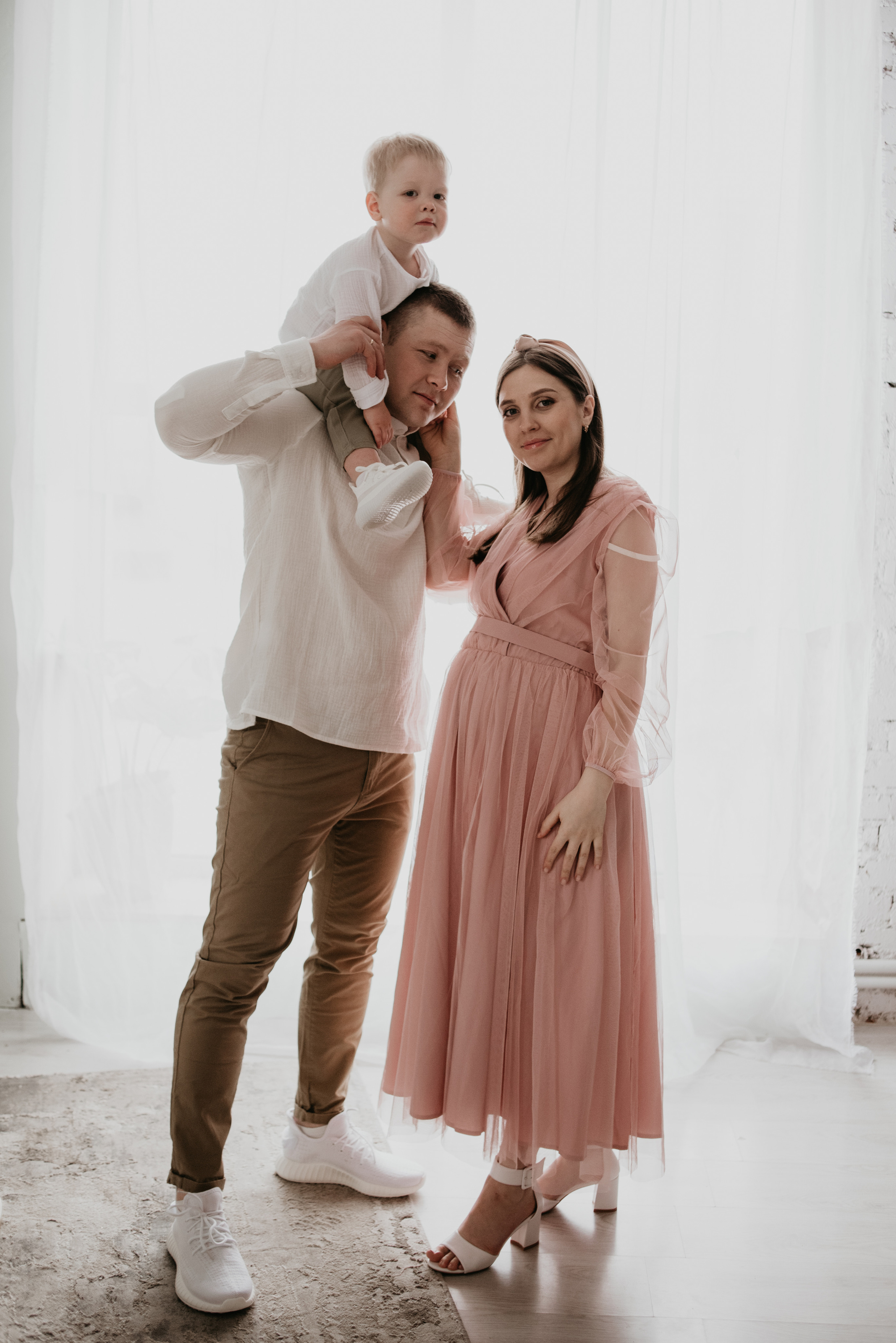 Анастасия, Роман и Кирюша (1). Главная