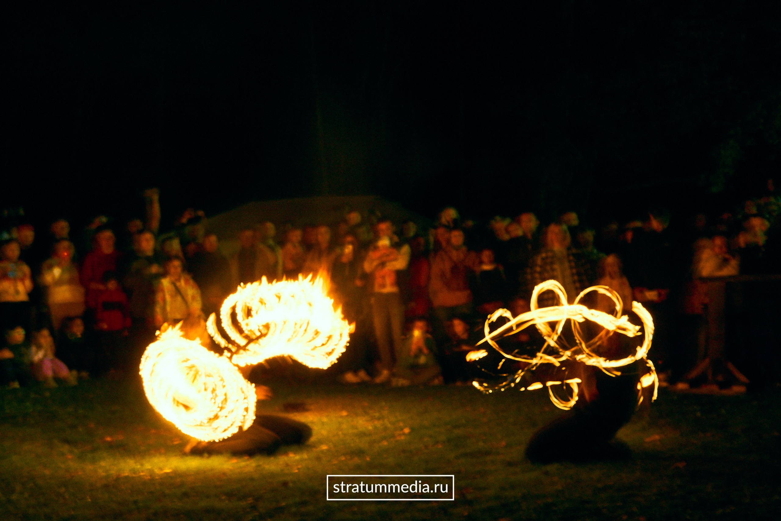 Fire Show at Park. Stratum Media — Фото-Видео Съемки