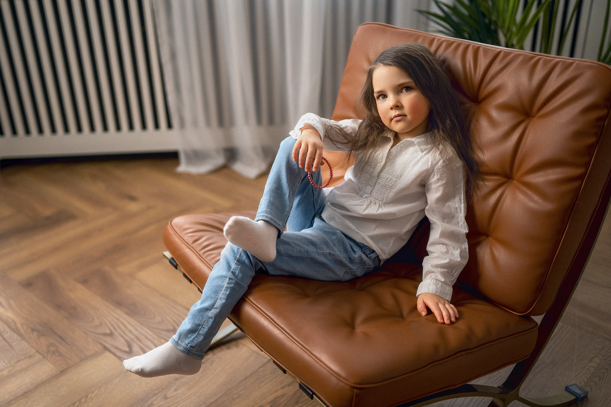 Семейная новогодняя фотосессия мамы и дочки в студии