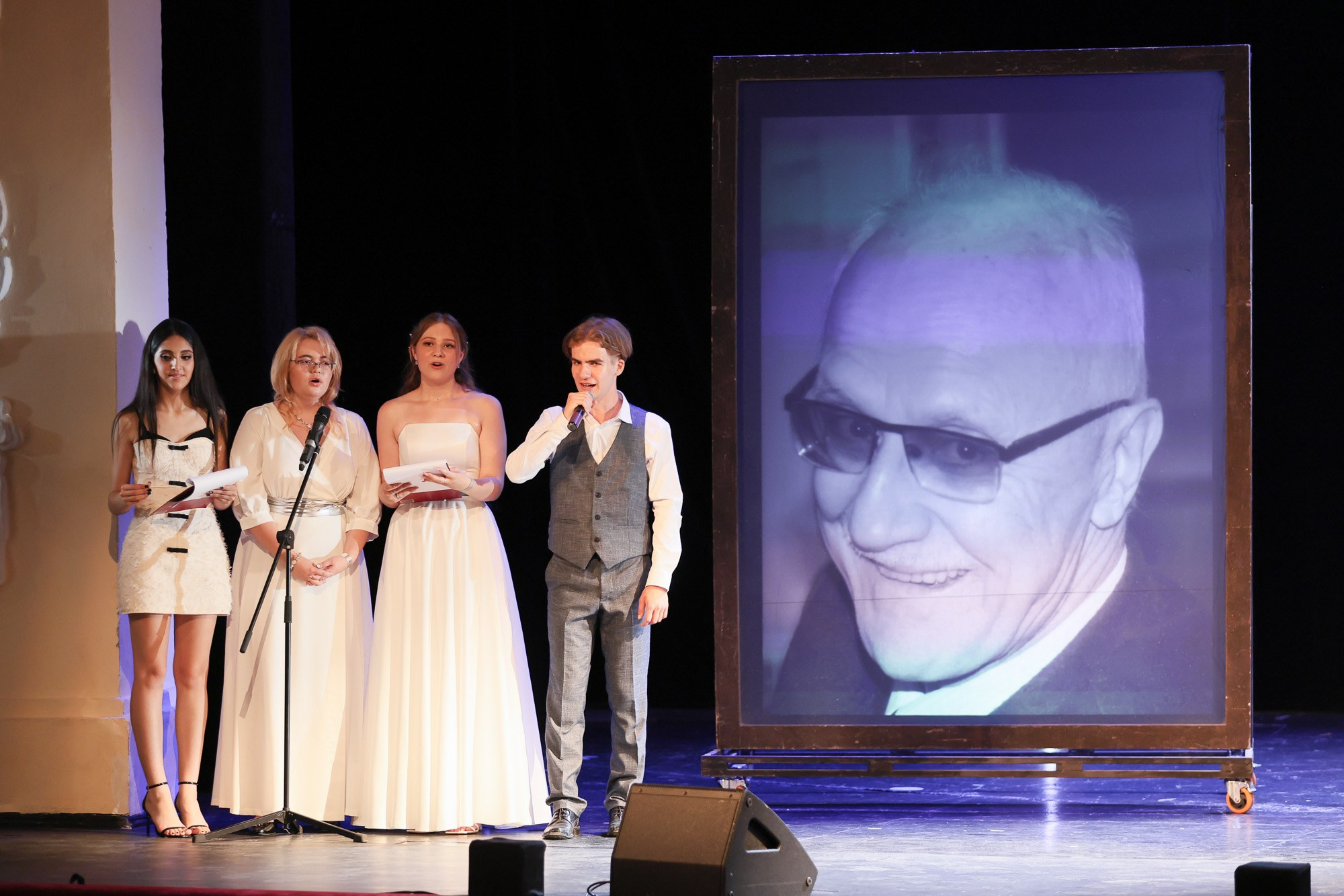 Выпускной вечер в Севастопольской гимназии № 1 имени А. С. Пушкина. Свадебный фотограф, фотосъемка в Крыму, Севастополе, Симферополе, Ялте