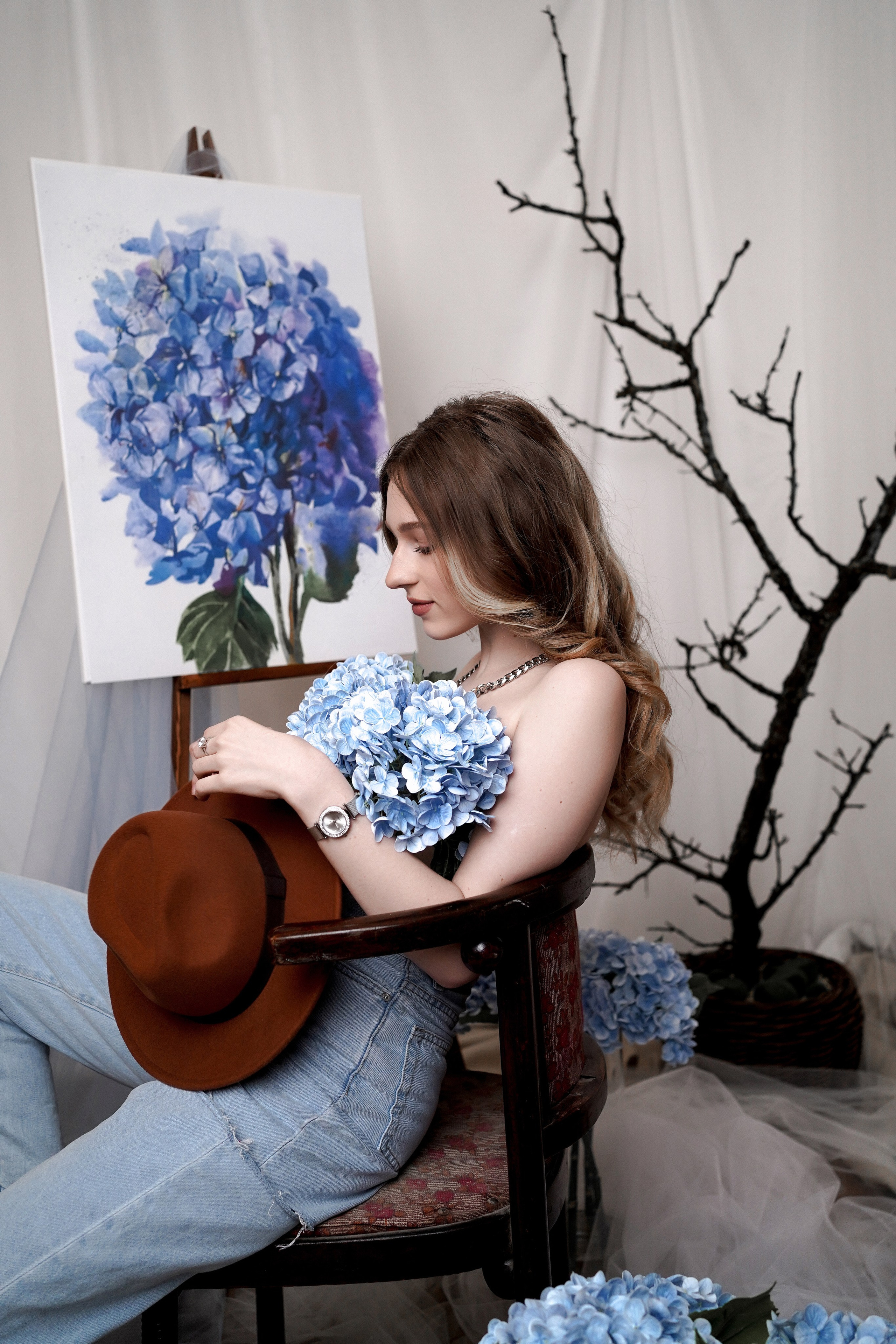 Женская фотосессия с гортензией в Ростове-на-Дону. Студийный фотограф Алёна Чёботова. Свадебный фотограф в Ростове-на-Дону. Таинство Крещения и Венчания, семейные фотосессии. Алёна Чёботова