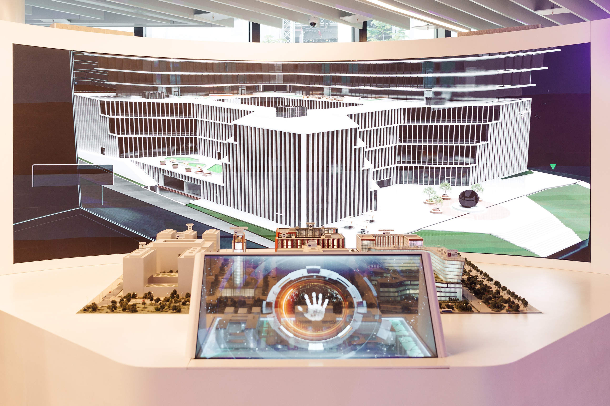 ЛЦТ ФЕСТ 2024 в арт кластере Ломоносов. Свадебные фотосессии в Москве. Фотограф Сергей Ржевский