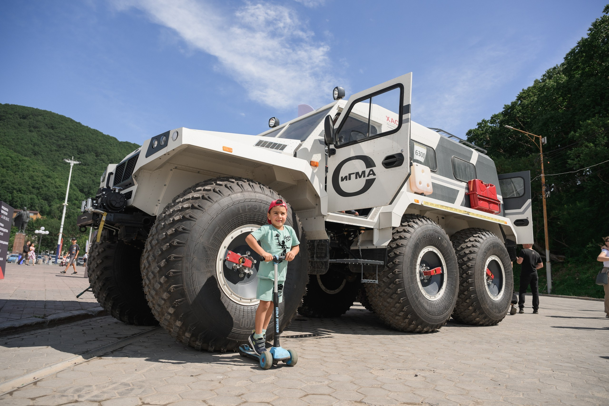 Фотосъемка Дня горняка в центре Петропавловска-Камчатского. Профессиональная репортажная съемка праздника горняков в Петропавловске-Камчатском. Яркие моменты с концерта и награждения работников отрасли. Эмоциональные кадры с городского праздника в Петропавловске-Камчатском. Фотосъемка корпоративных мероприятий и праздников в Петропавловске-Камчатском.