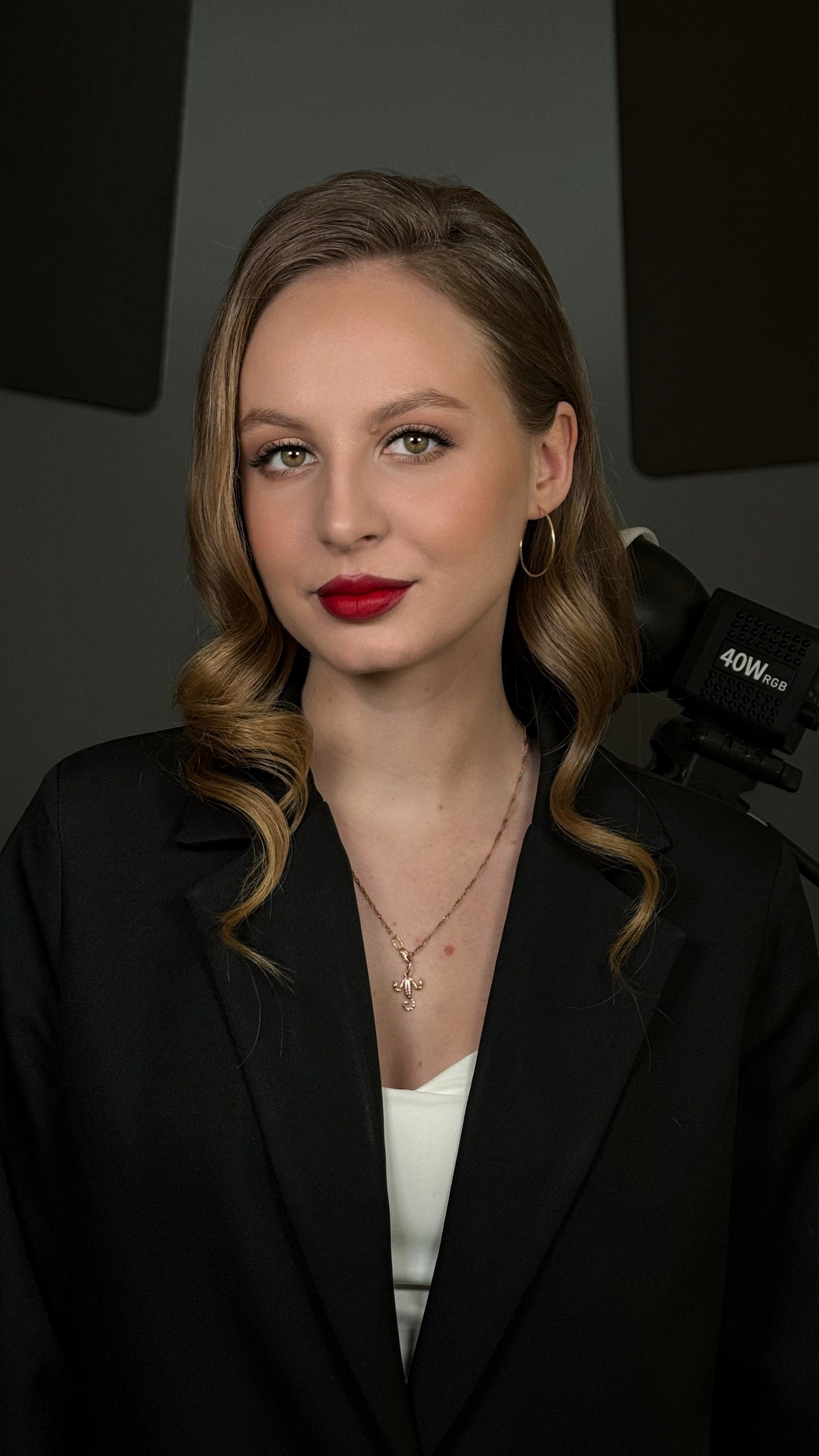 Услуги. Студия визажистов, стилистов по прическам, бровистов и мастеров по ресницам