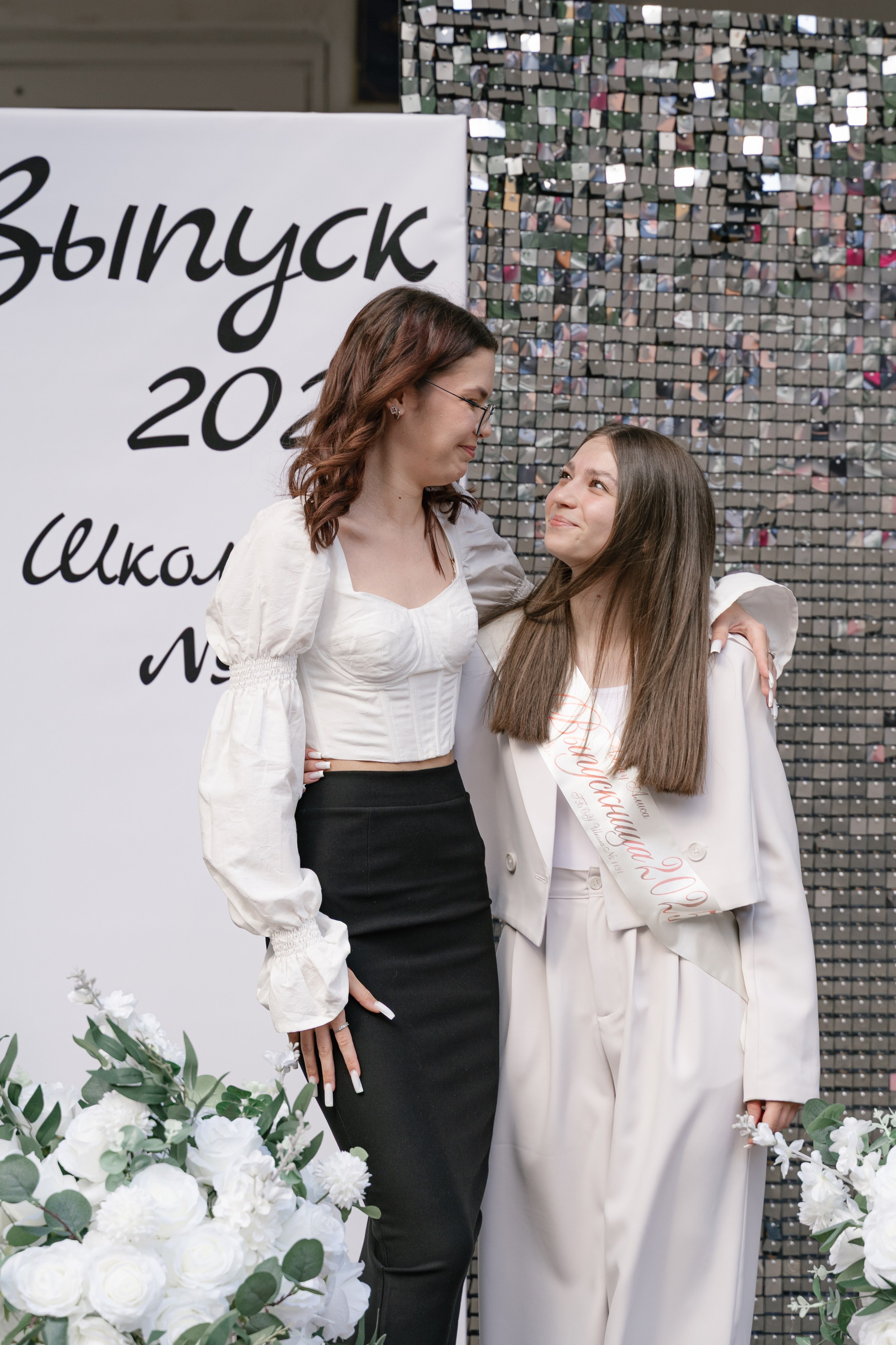 Выпускной альбом 9А класса — фотосессия, видео, репортаж и пожелания в Москве. MILATE — выпускные альбомы, фотосессии и видео в Москве