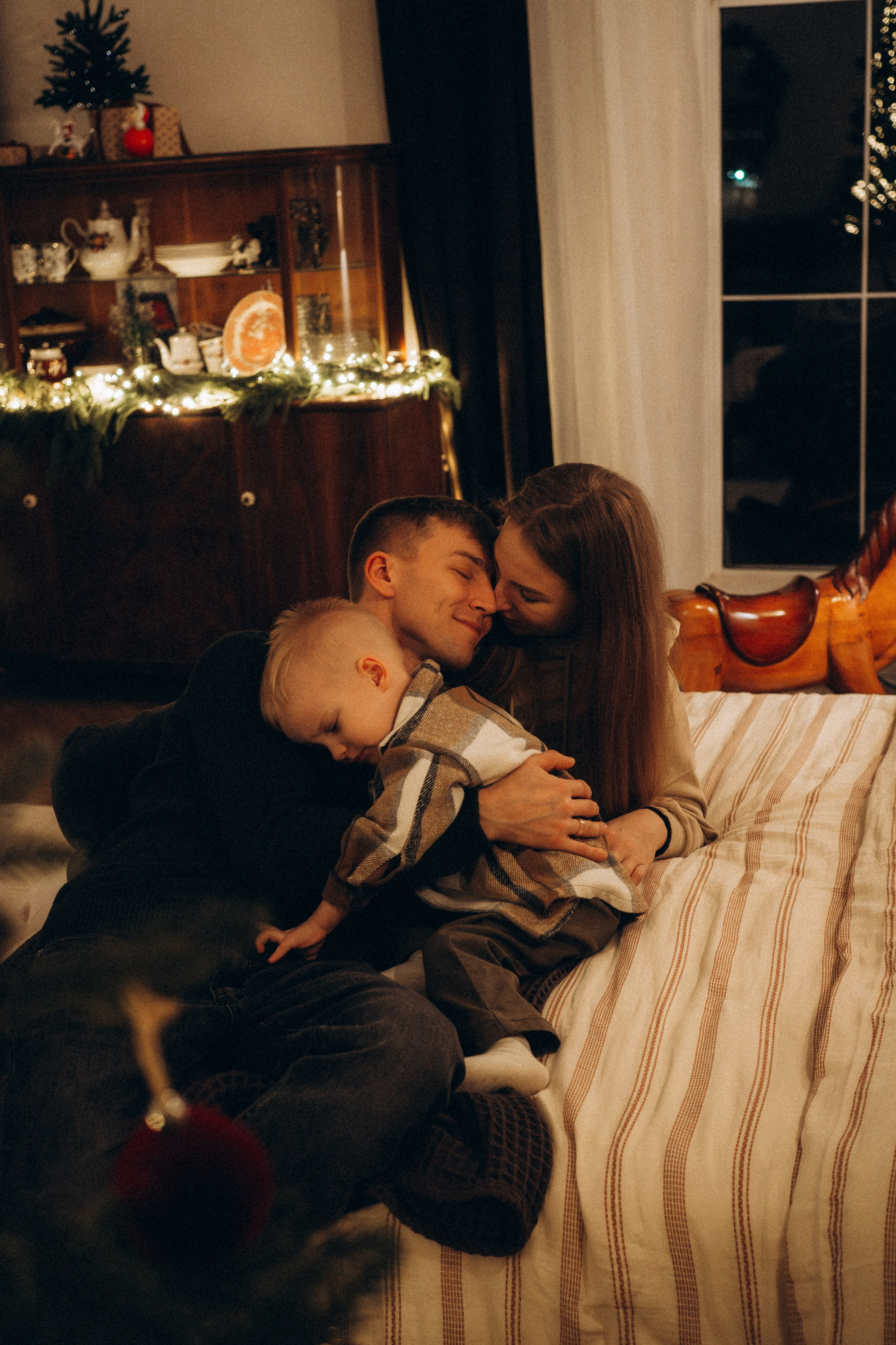 Новогодняя семейная фотосессия в студии. Семейный фотограф Егор Веденин