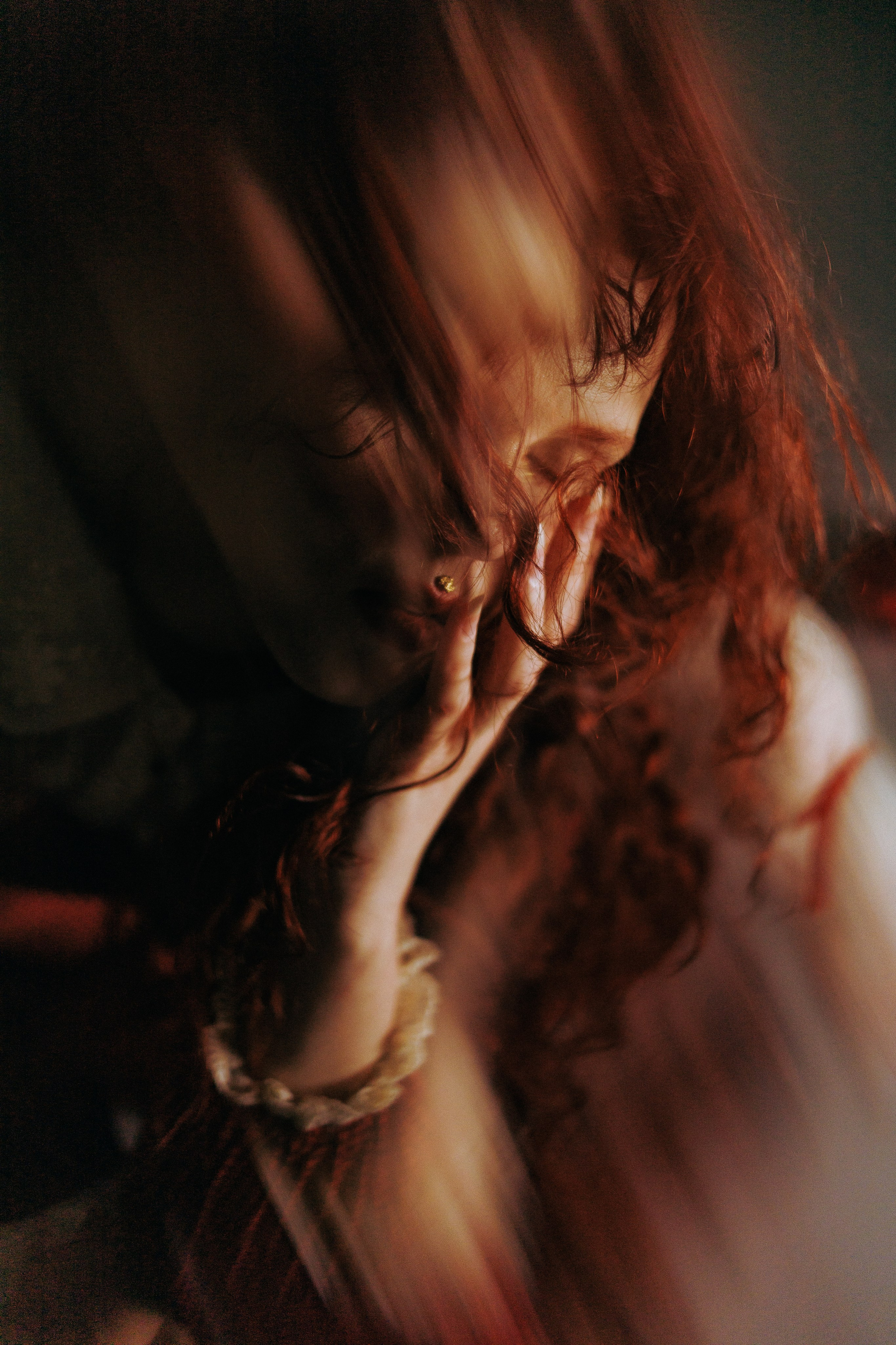 Портрет девушки при студийном свете, фотограф Красноярск