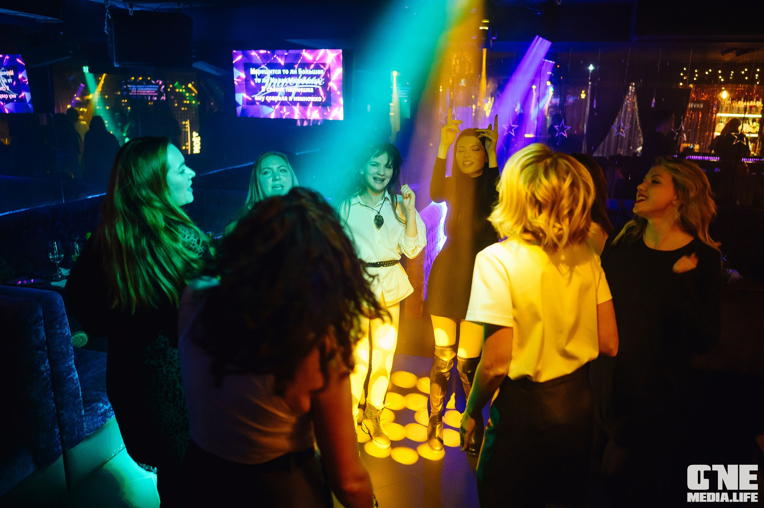 Theater Show в караоке-клубе Эйфория. Часть 2. One Media Life: фоторепортажи, фотоотчеты с мероприятий и заведений