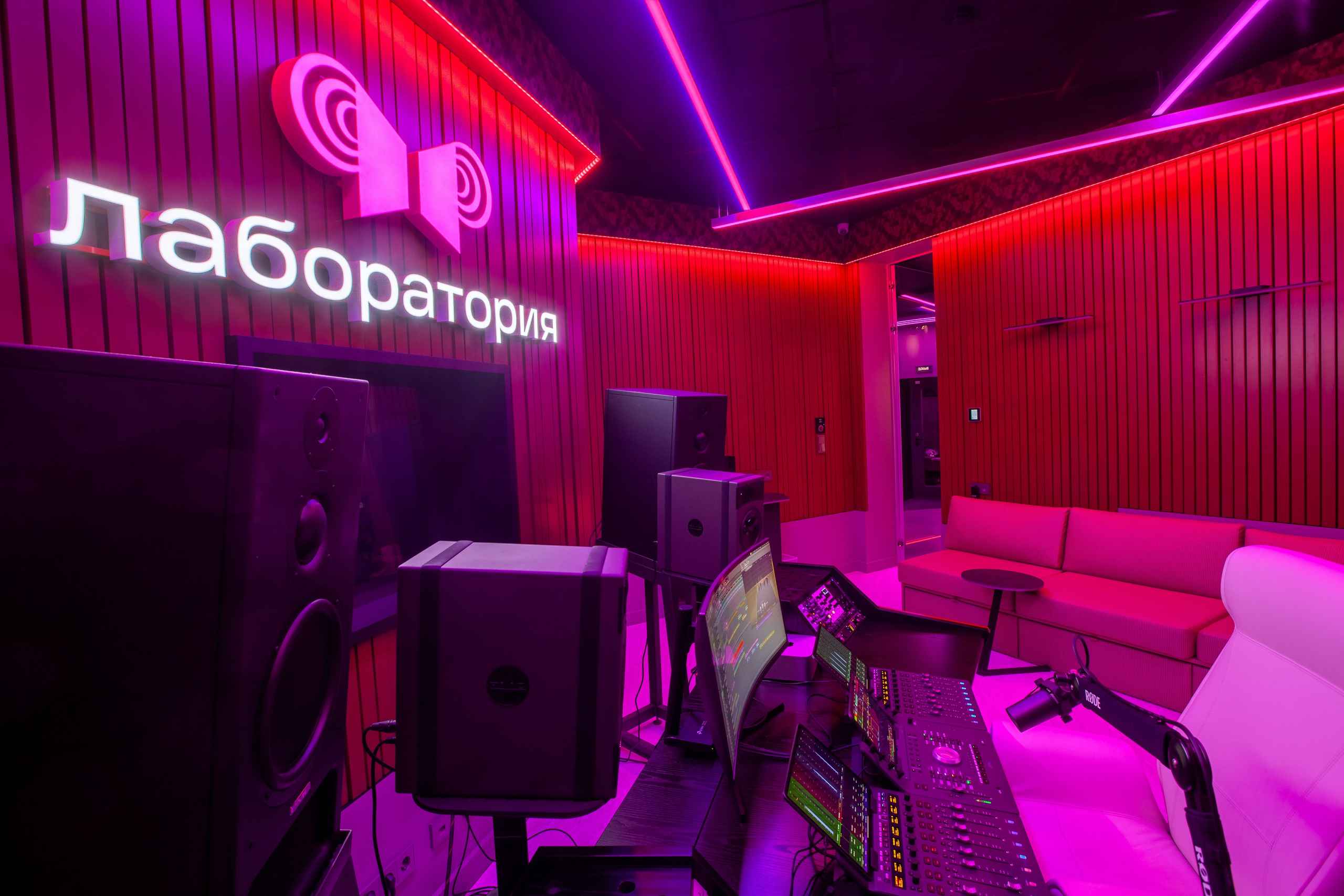 Фотосъёмка контента для Лаборатории — студии звукозаписи в Петербурге. Илья Михачёв Фотограф ПРО людей