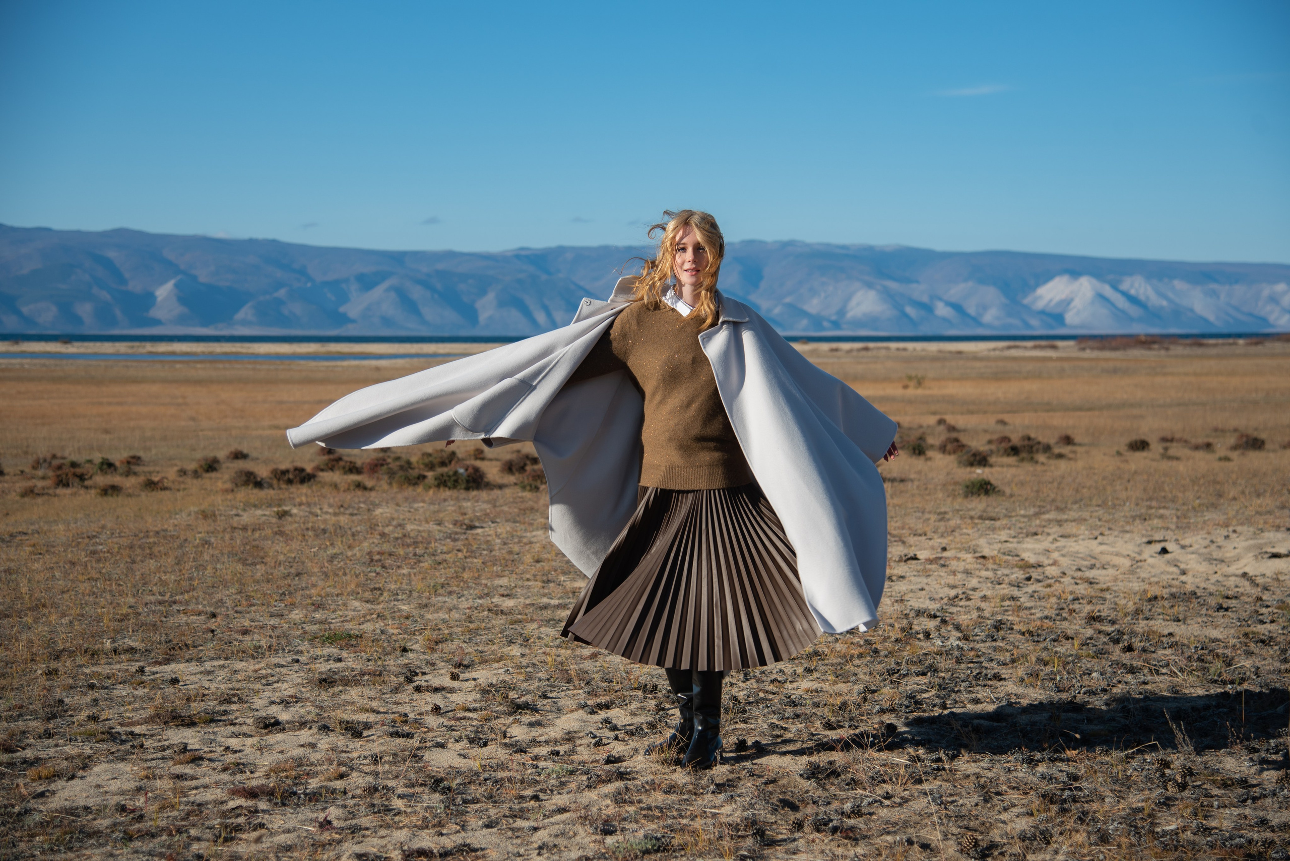Занимаюсь профессиональной фотографией и живу рядом с Байкалом. Работаю в разных жанрах