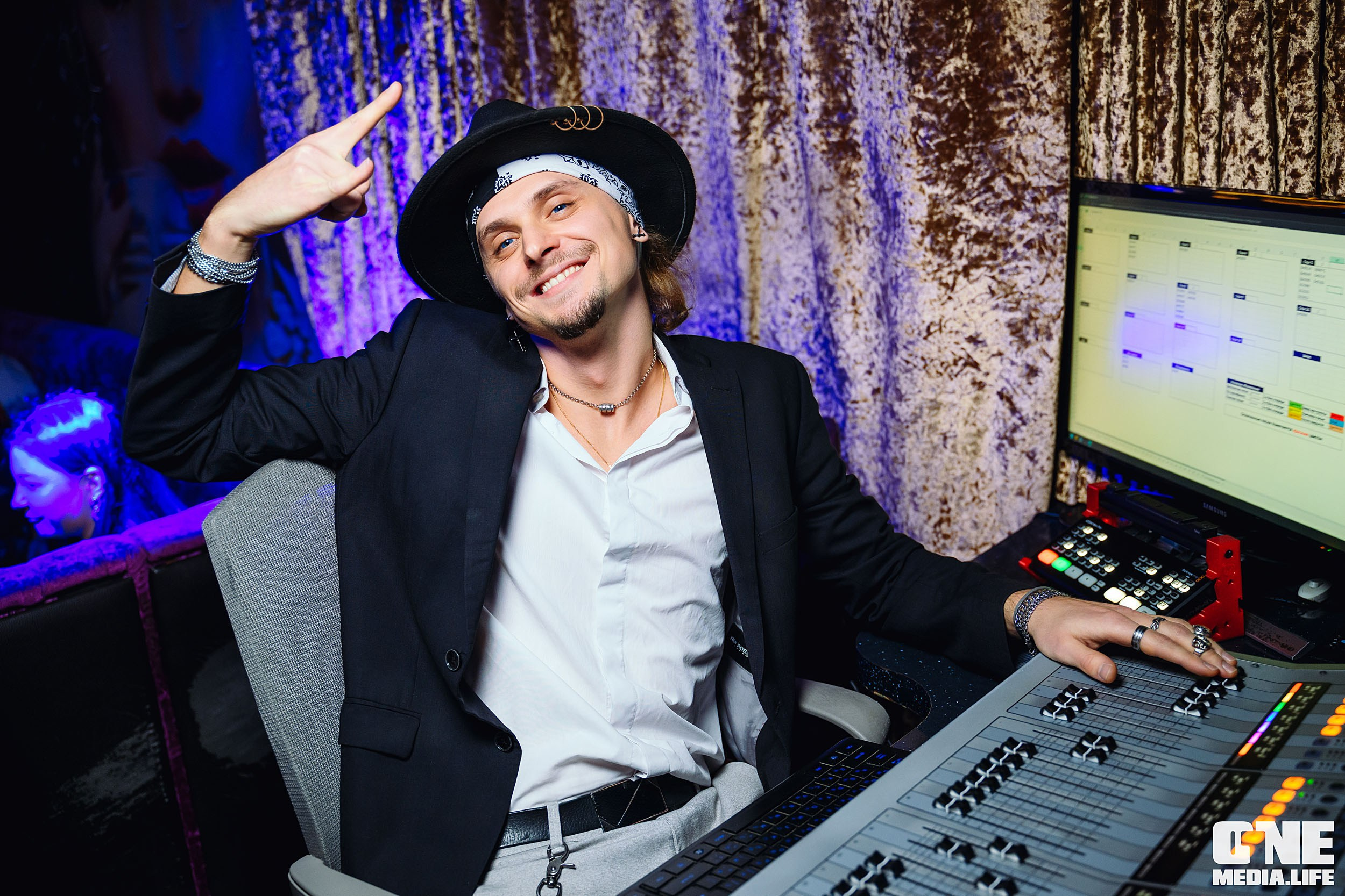 Фоторепортаж из караоке-клуба Эйфория. One Media Life: фоторепортажи, фотоотчеты с мероприятий и заведений