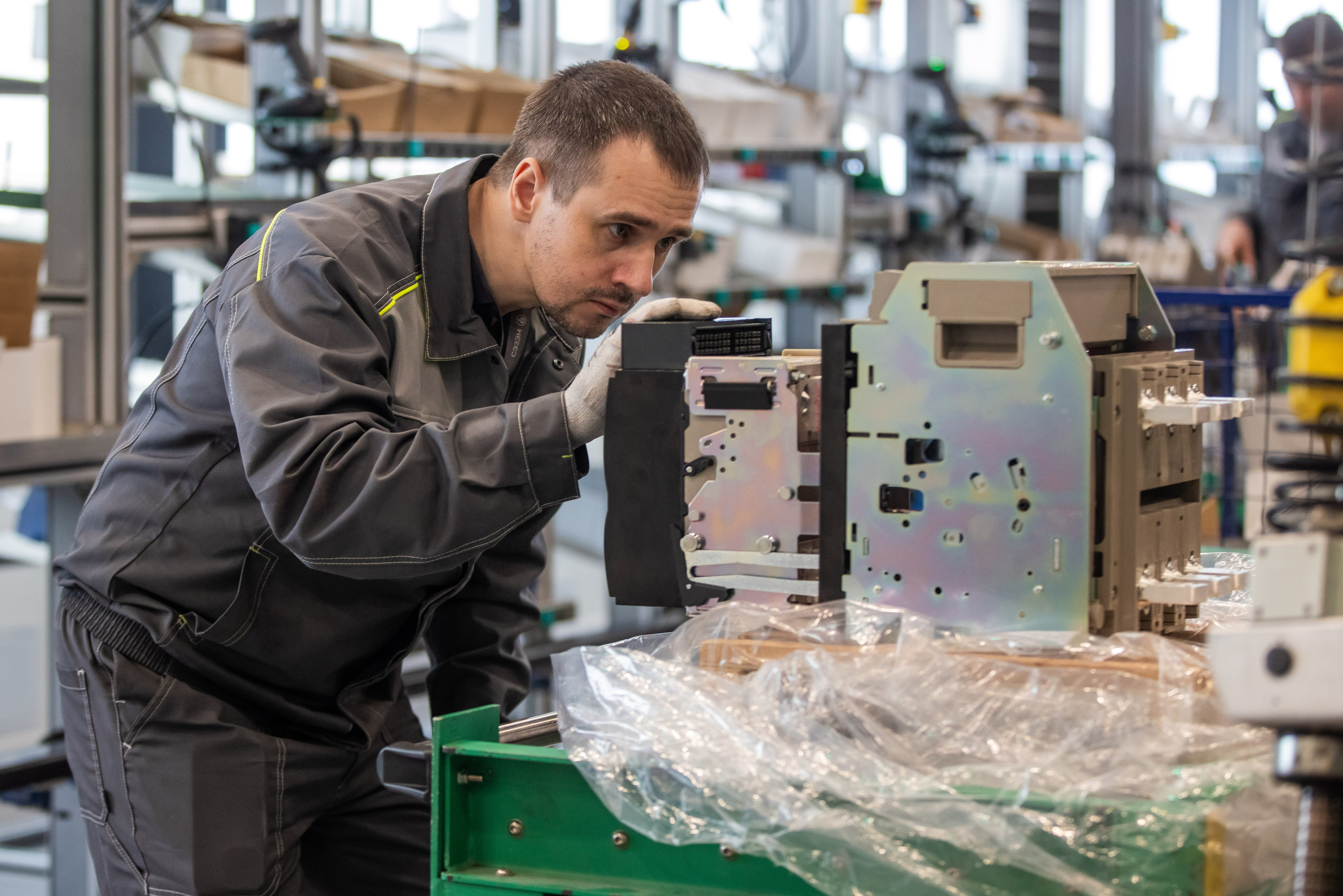 Съмка завода электрооборудования. Промышленный фотограф, фоторепортаж, Россия