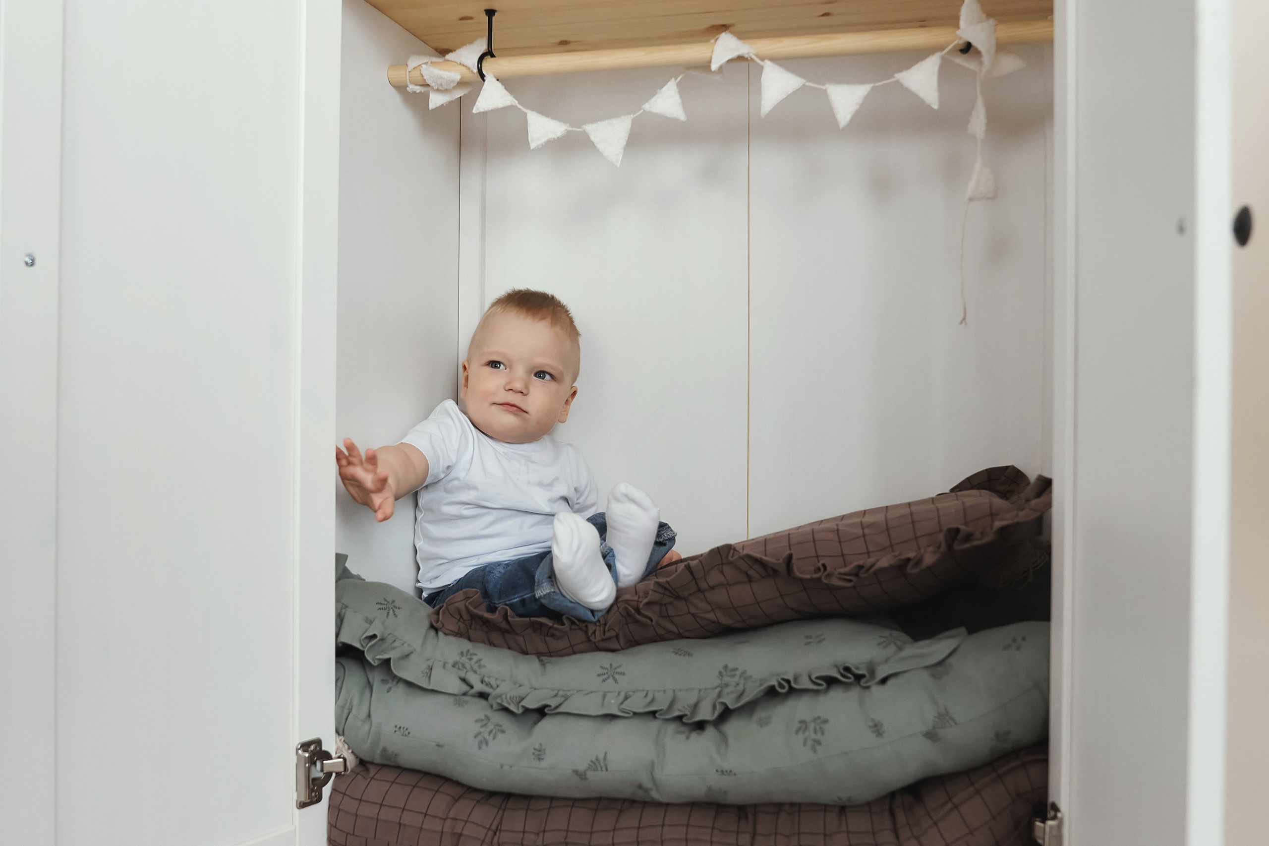 Семейная фотосессия в студии с детьми. Семейный фотограф Евгений Опарин