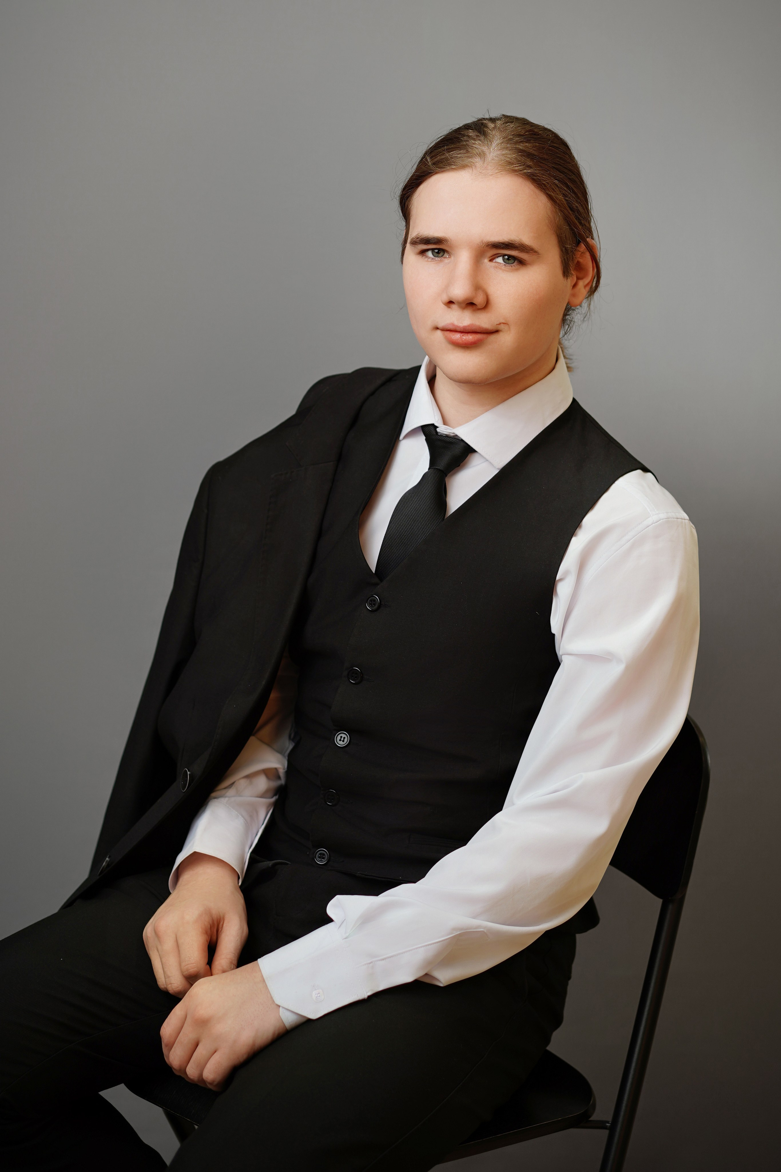 Стиль портрета в студии. GOTRA — выпускные альбомы в Тюмени