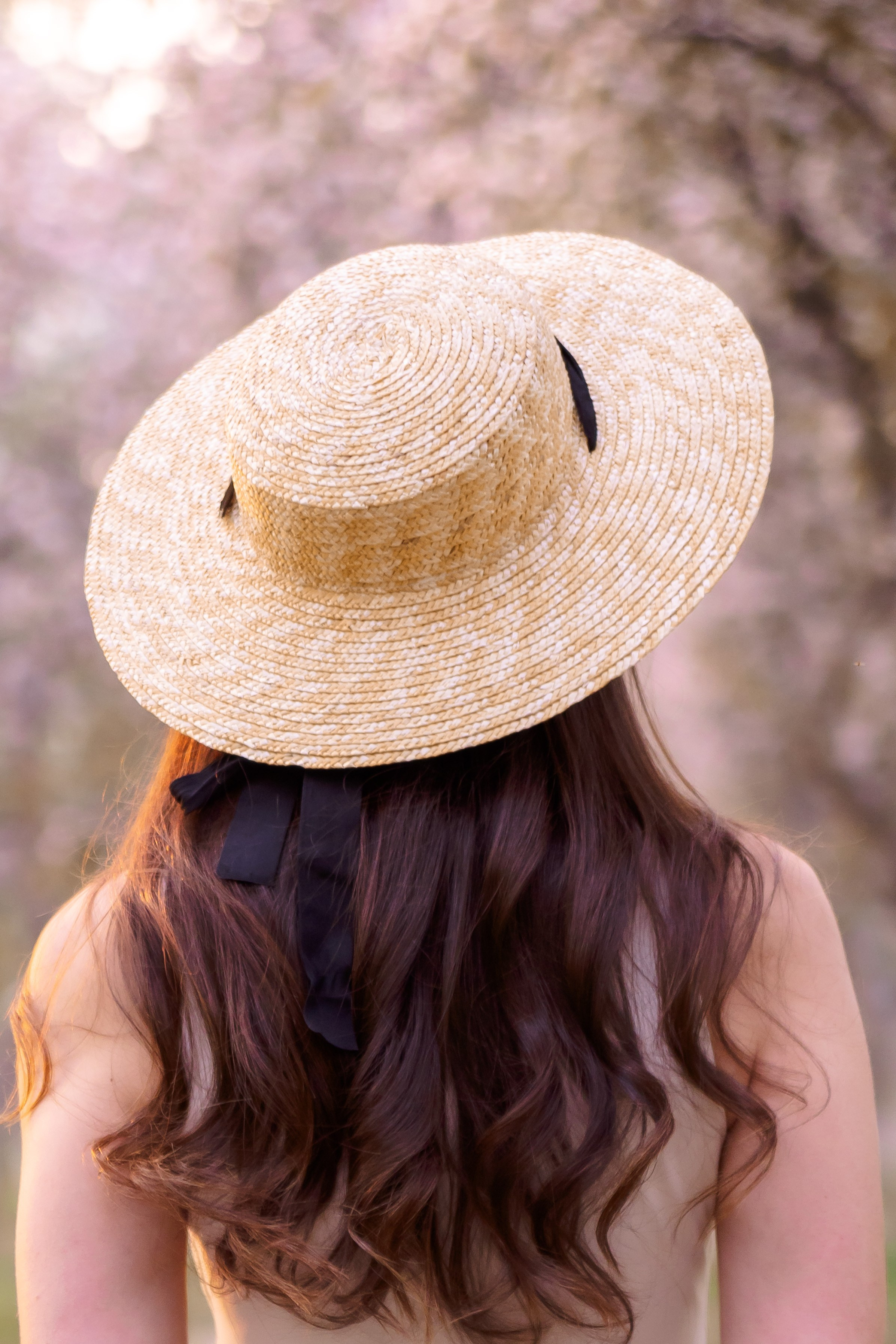 Женская съёмка в цветущих яблонях. Екатеринбург. Свадебный, семейный фотограф, контент съёмка. Екатеринбург. Елена Граф