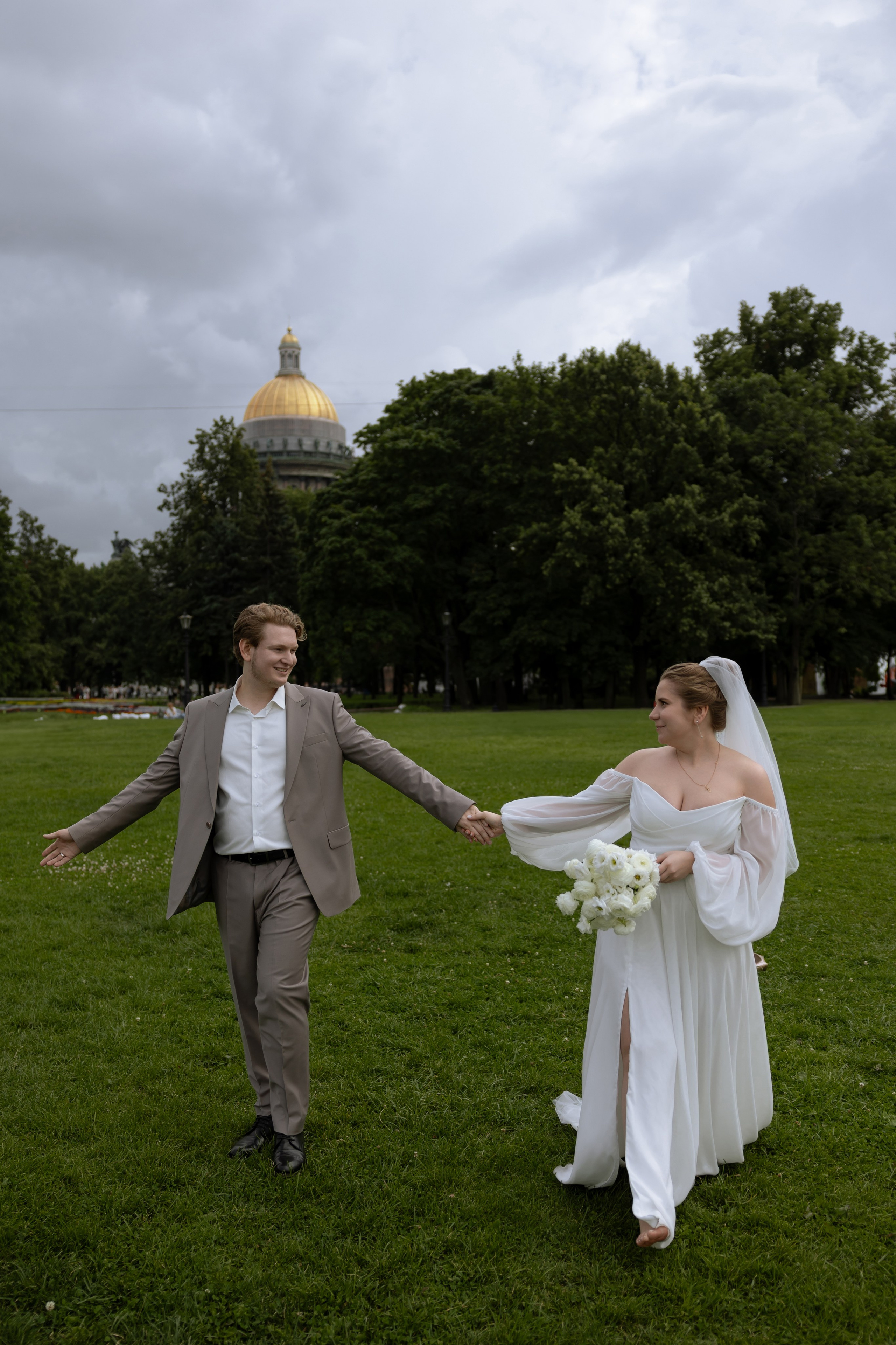 Целовательная фотосессия Полины и Тимофея. Свадебный фотограф в Санкт — Петербурге и Ленинградской о