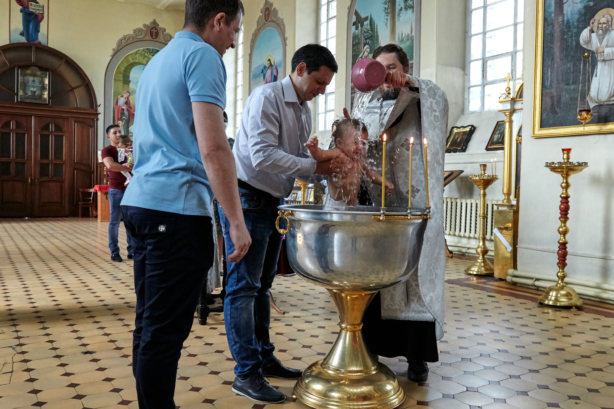 Крестины в храме Сретения Господня Ростов на Дону. Фото видео съёмка в Белой Калитве дуэт Герман и Инна