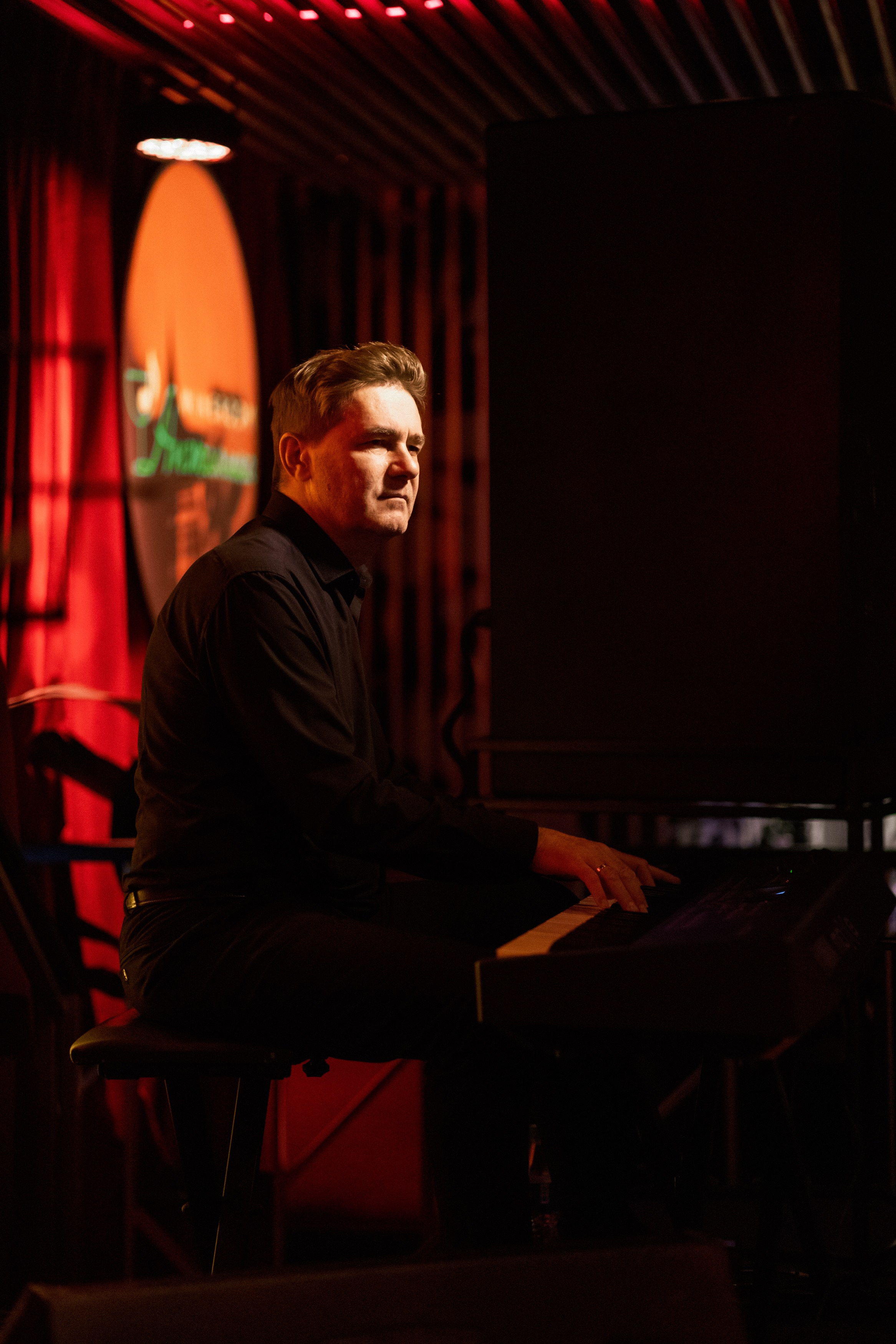 YANA URBAN: сольный концерт в «Анжелика Wineroom». СВОИ. ФОТООТЧЕТЫ-СОБЫТИЯ-МЕСТА