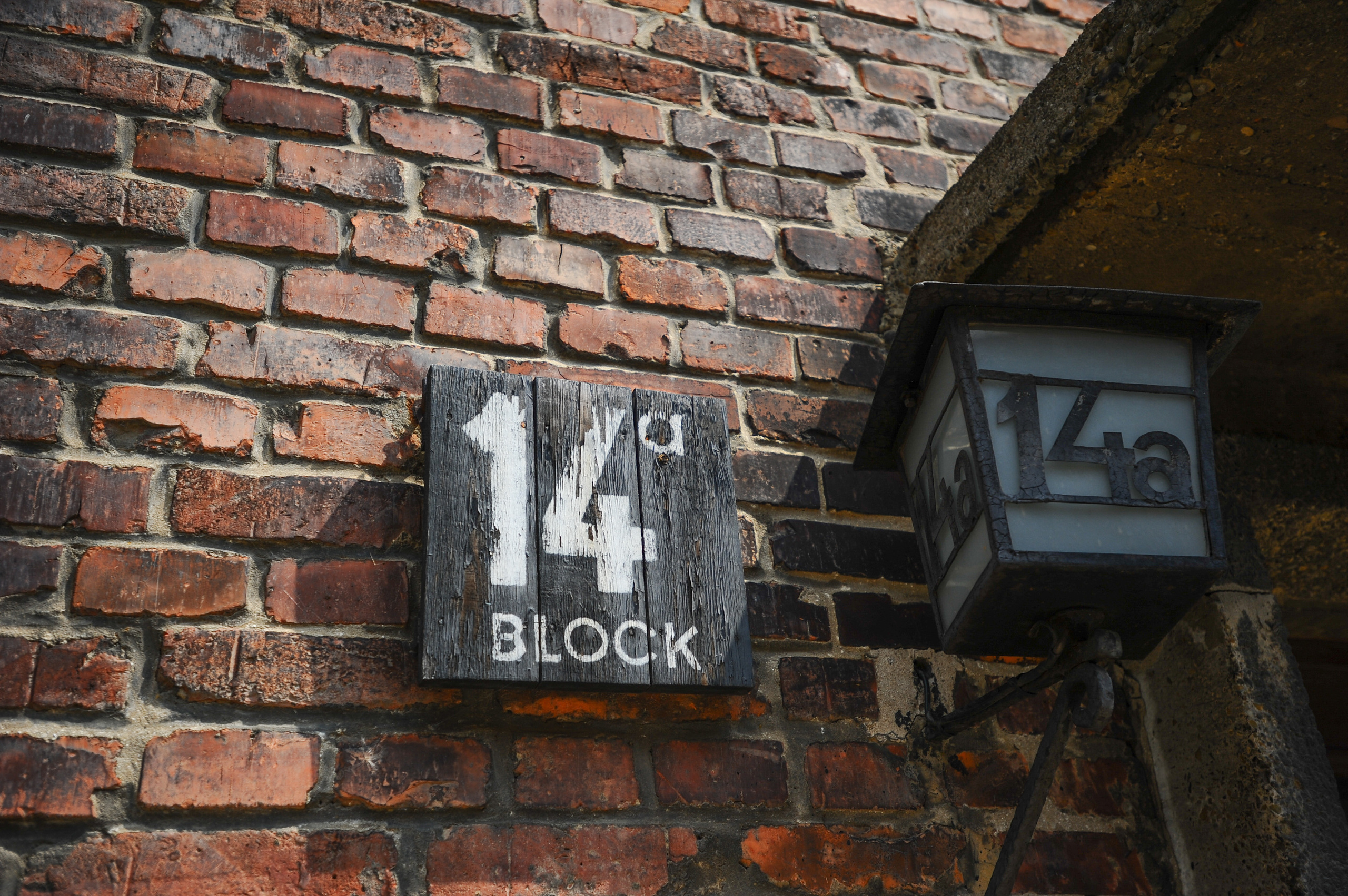 Лагерь смерти (The death camp). Главная (Home)