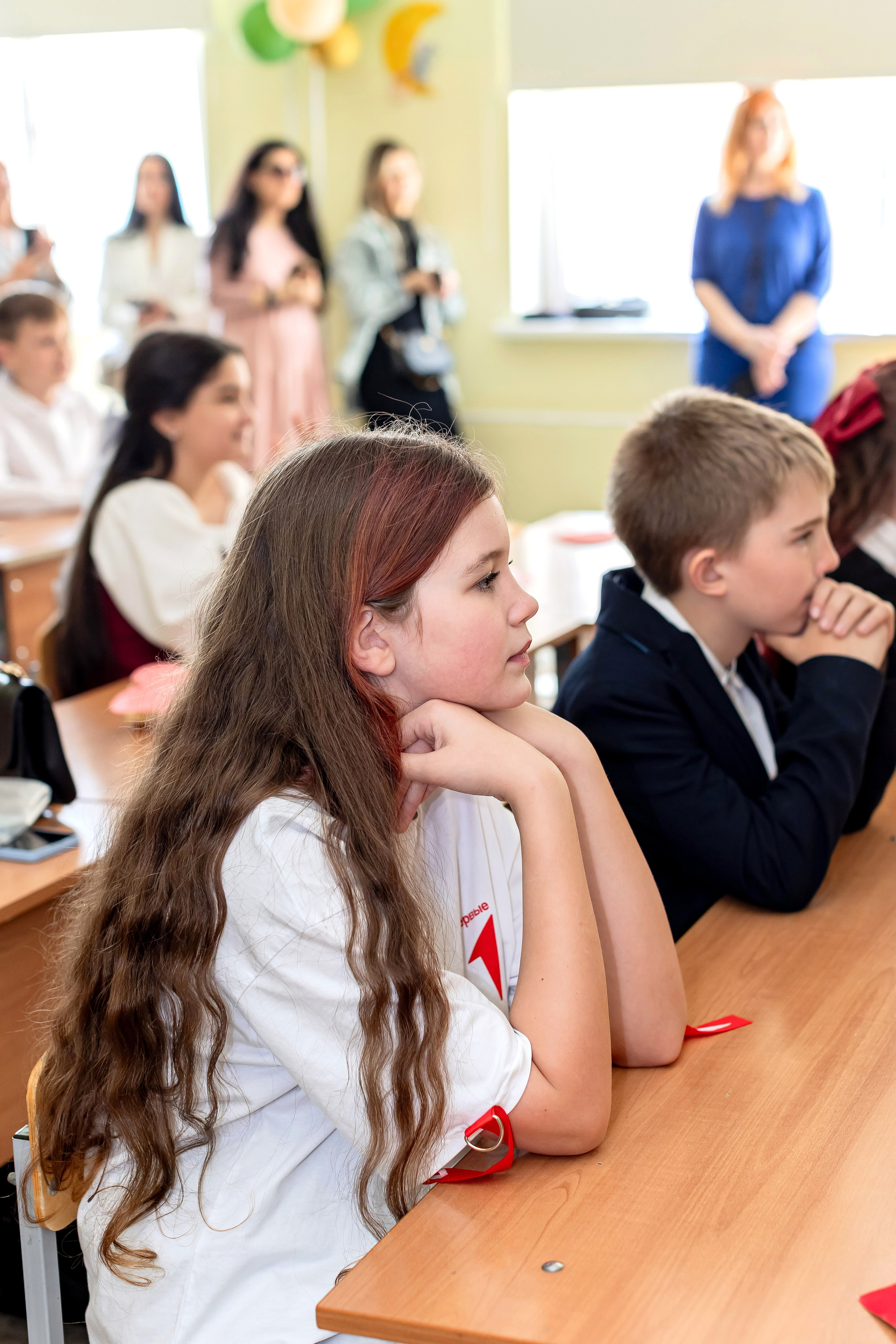 Выпускной в начальной школе в классе. Фотограф и видеограф Москва. Свадебный фотограф, видеограф. Выпускные альбомы. Оживающие альбомы