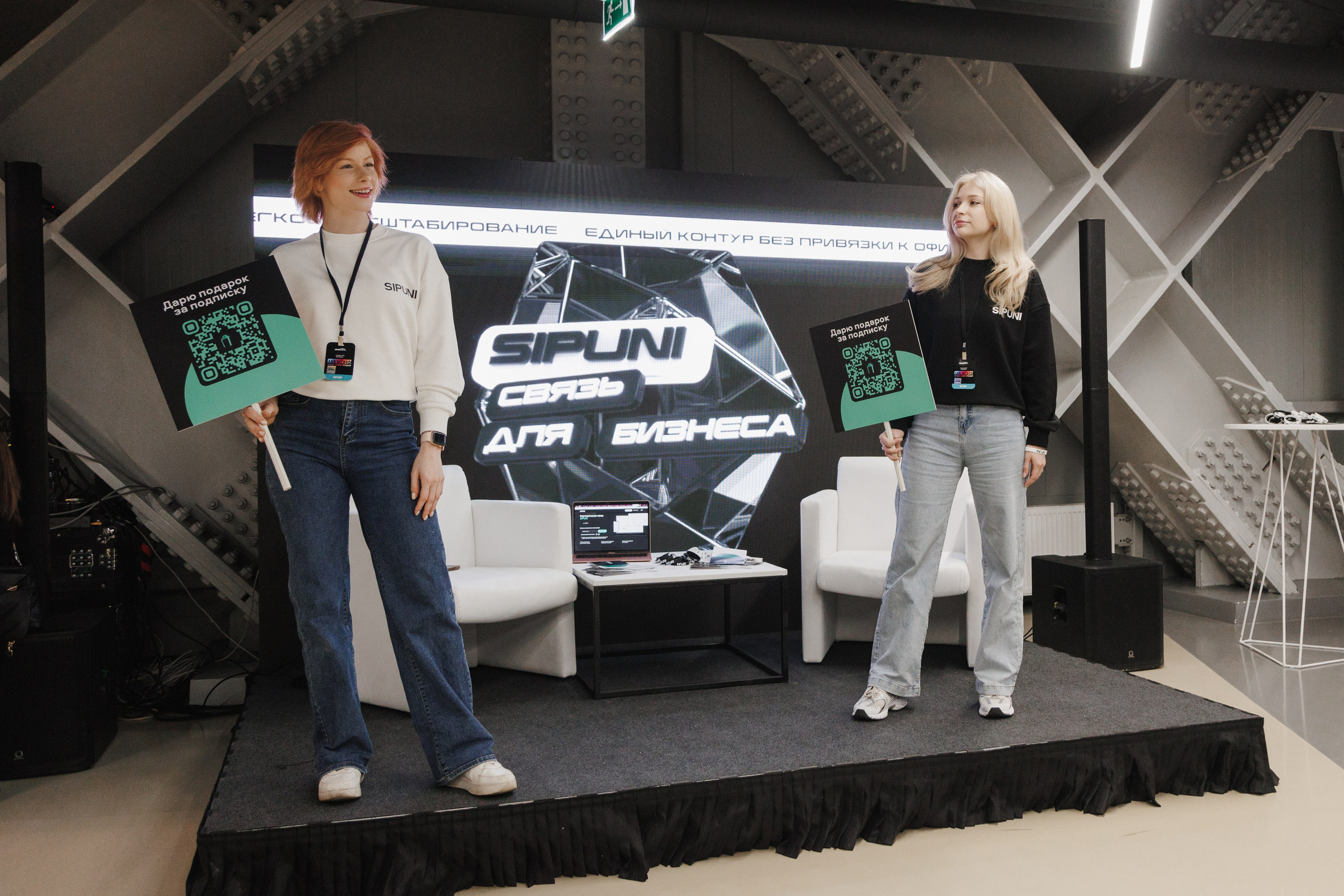 Репортаж с выставки: общий вид и активность на корпоративном стенде компании.