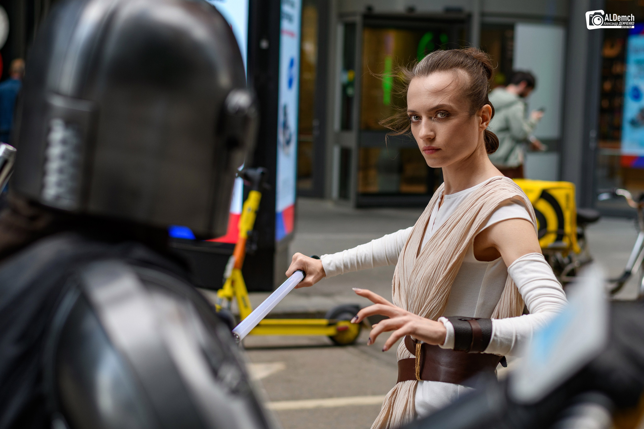 Рей против Мандалорца по звёздным войнам косплей фотосессия