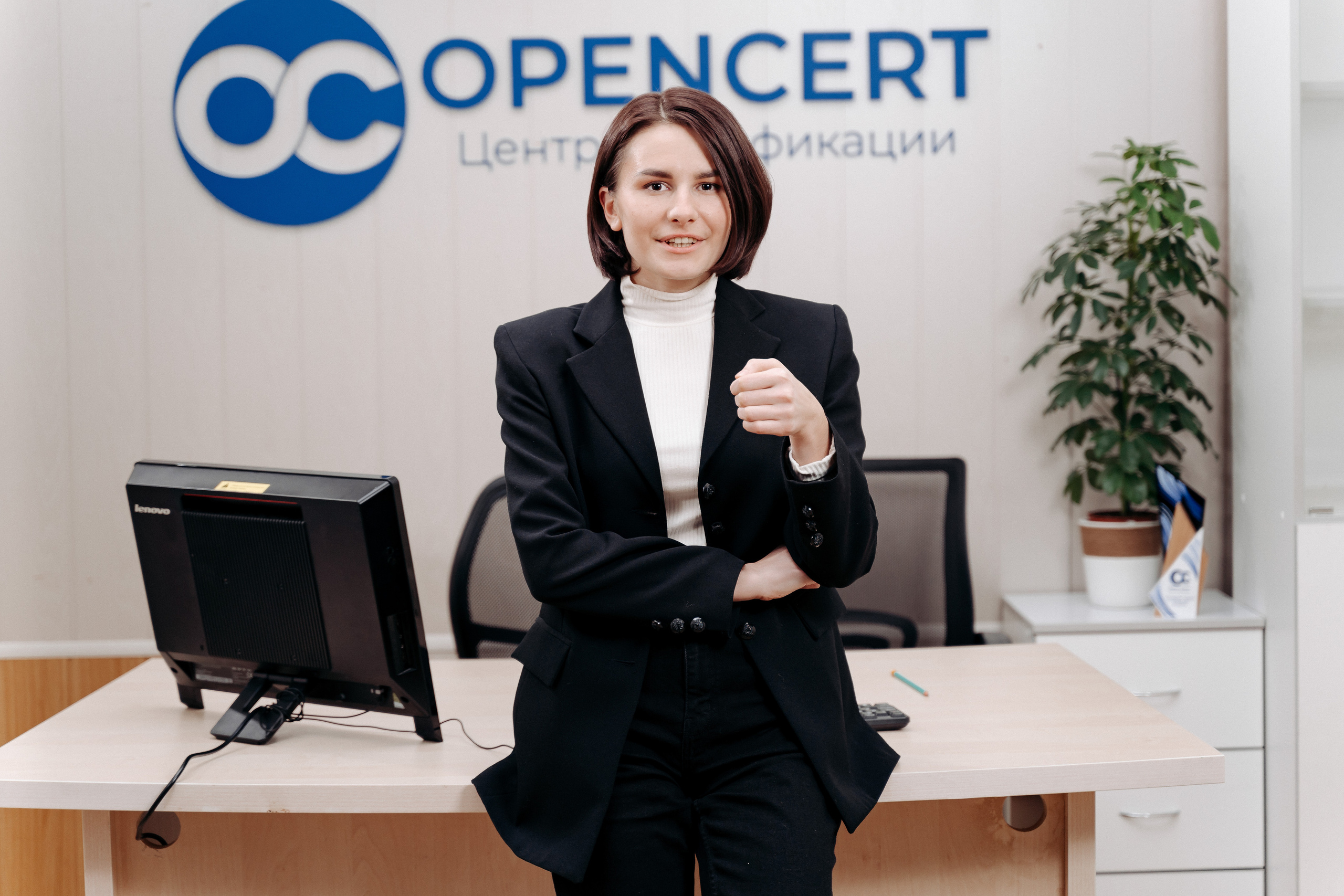 Фотосессия сотрудников для компании «Центр сертификации» в офисе