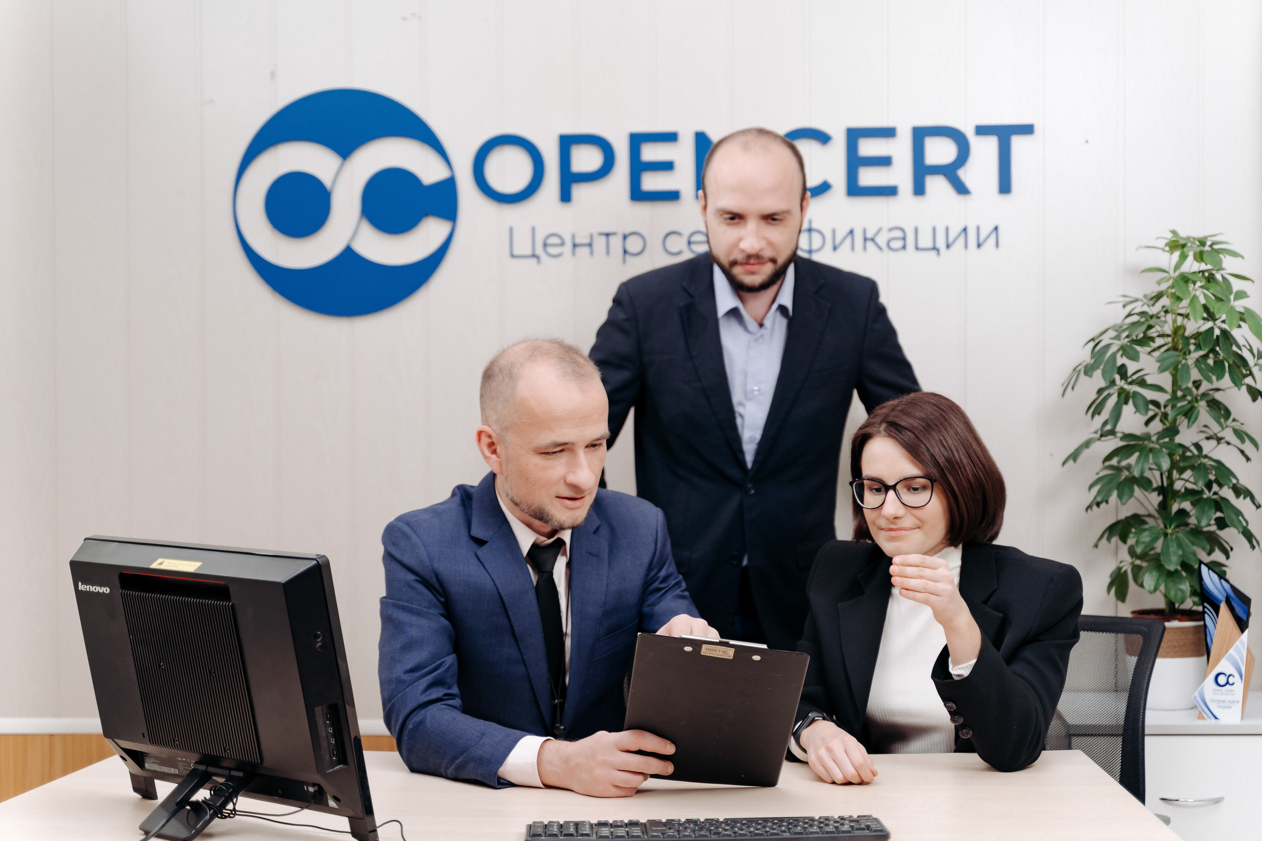 Фотосессия сотрудников для компании «Центр сертификации» в офисе