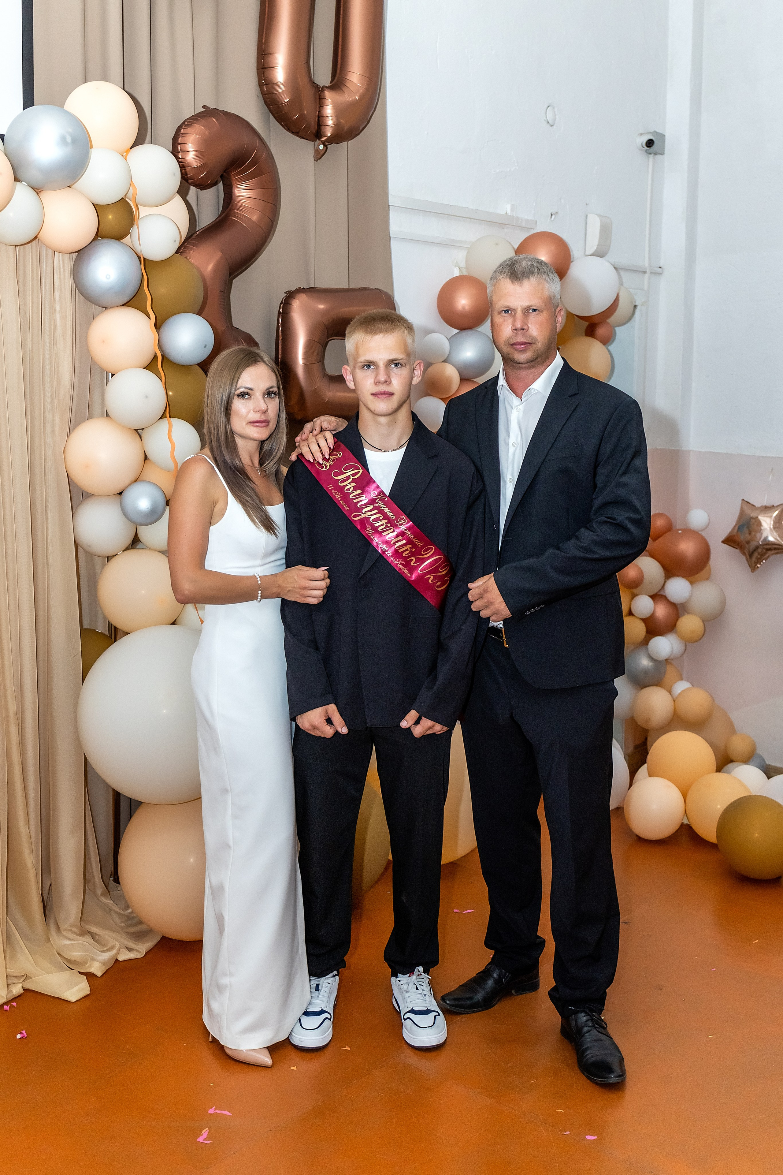 Выпускной. Школа 22, 11 класс. Стильный выпускной альбом Владивосток фотограф Вероника Мигачева