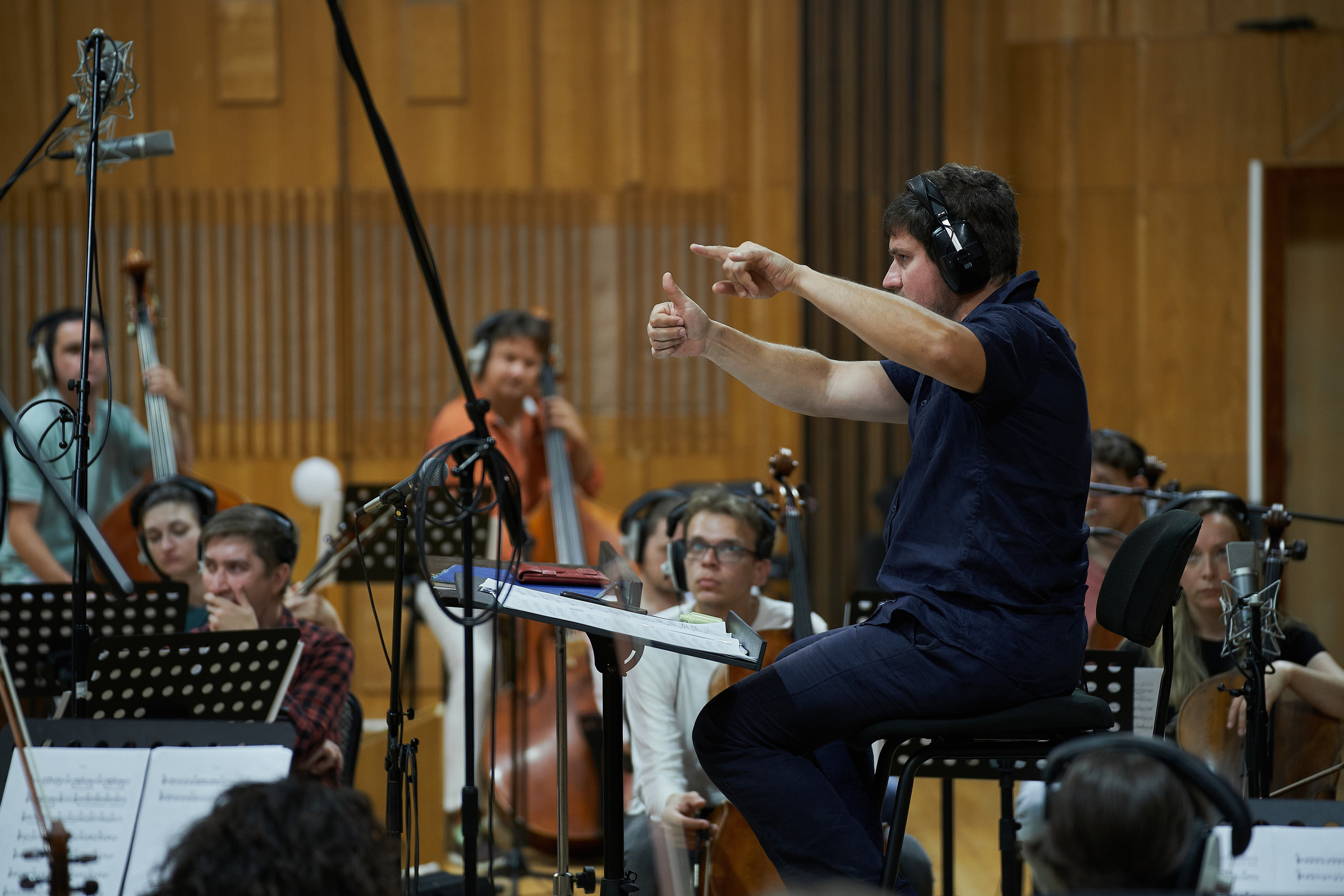 Событийная фотосъемка профессионального репортажного фотографа на записи музыки для кино в тон студии Мосфильм