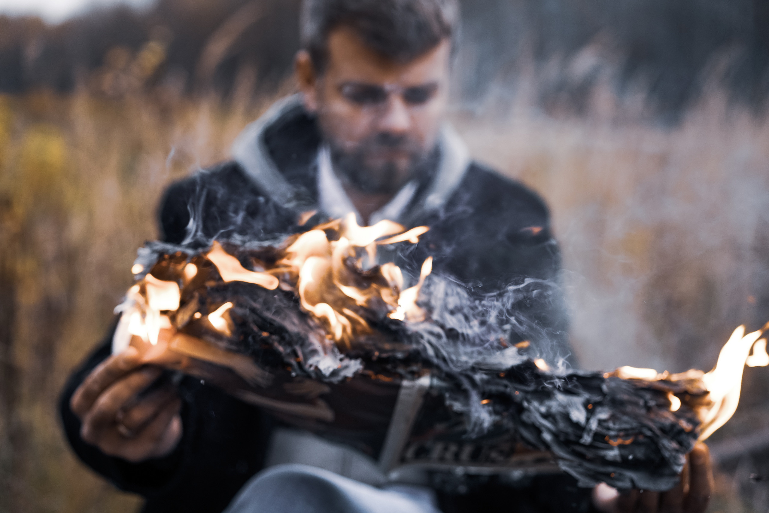 Железная дорога, горящие новости и топор. Портретный и семейный фотограф в Москве Мария Ахметсафина